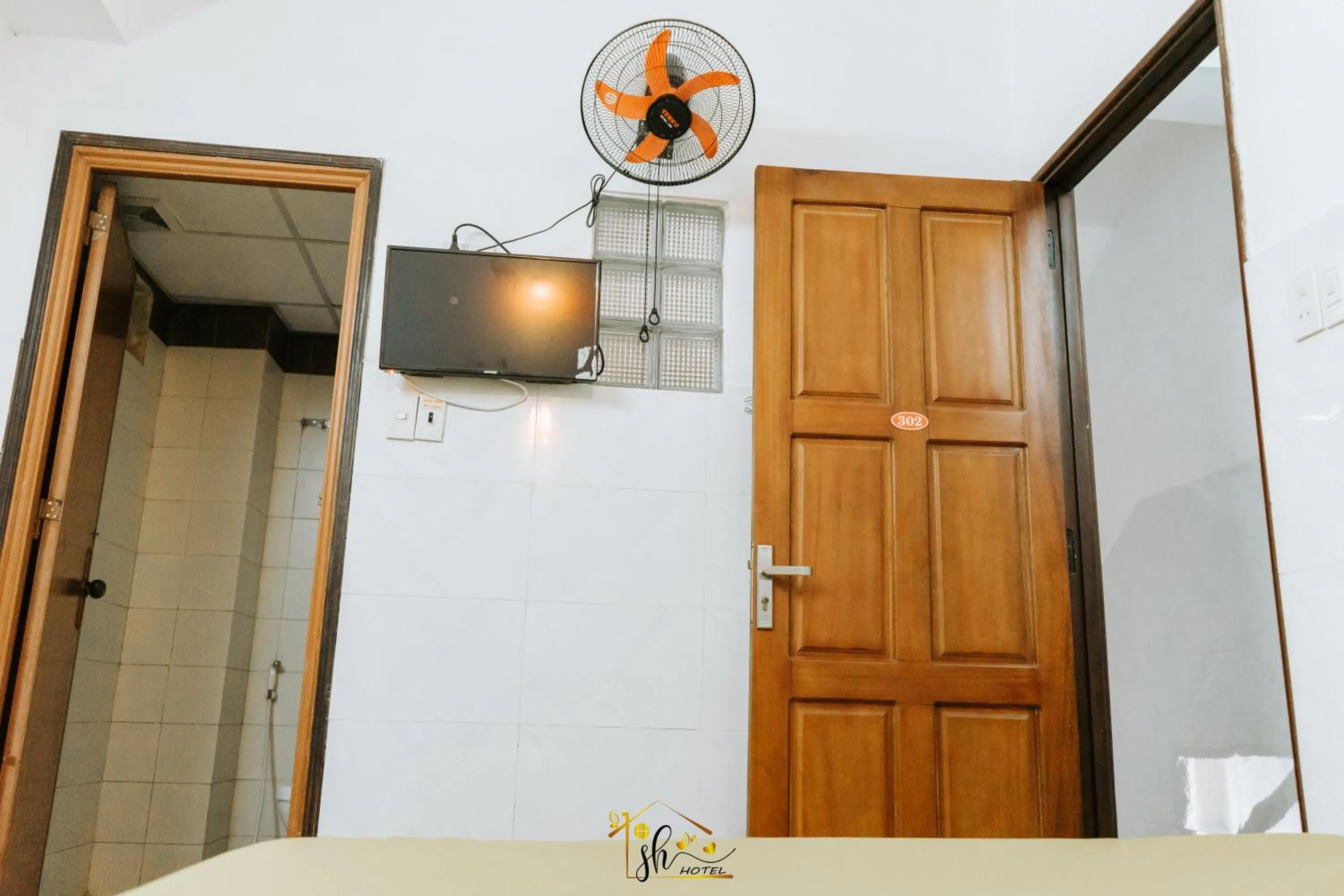 Communal lounge/ TV room in SH Hotel & Luggage storage