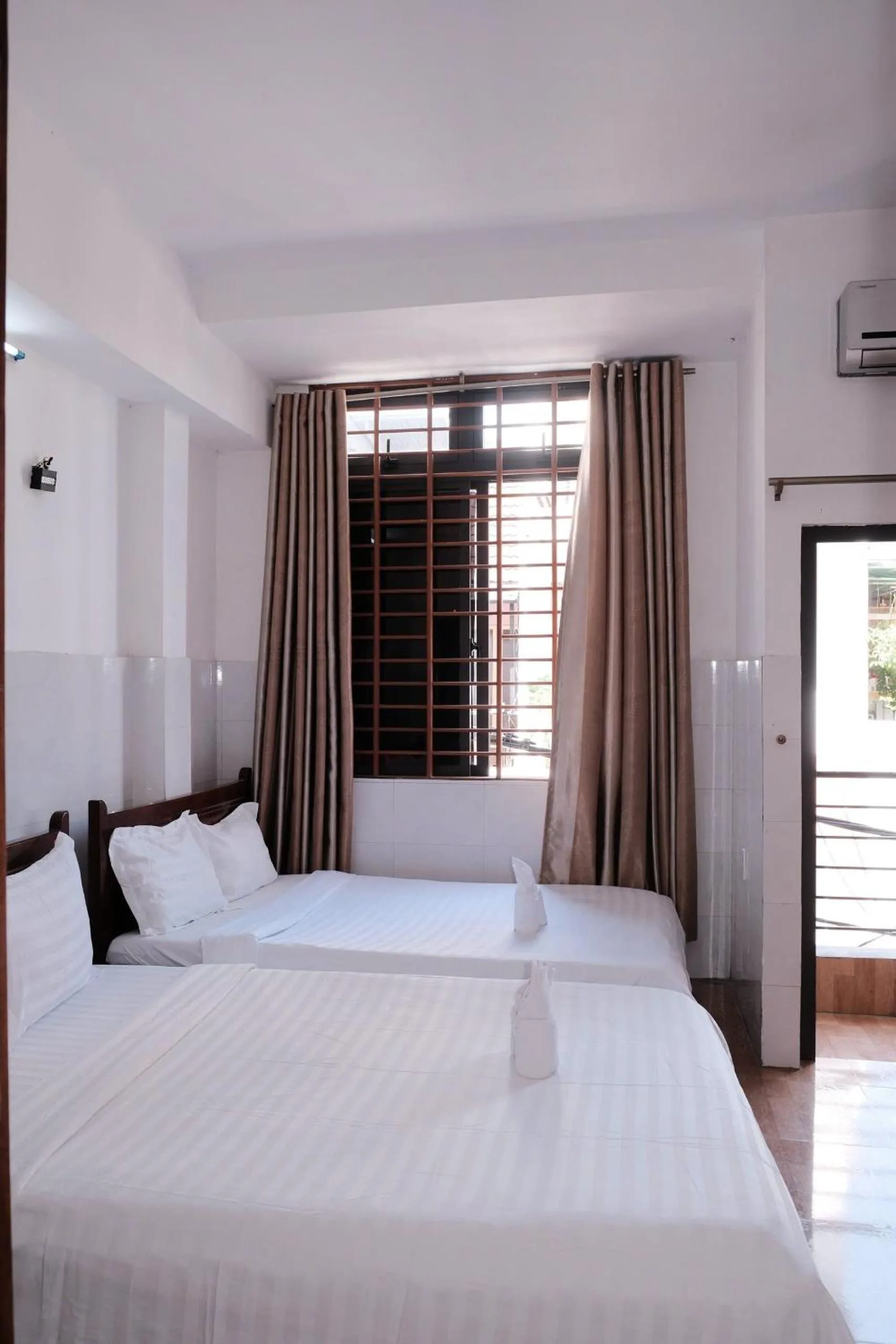 Bed in SH Hotel & Motorbikes For Rent