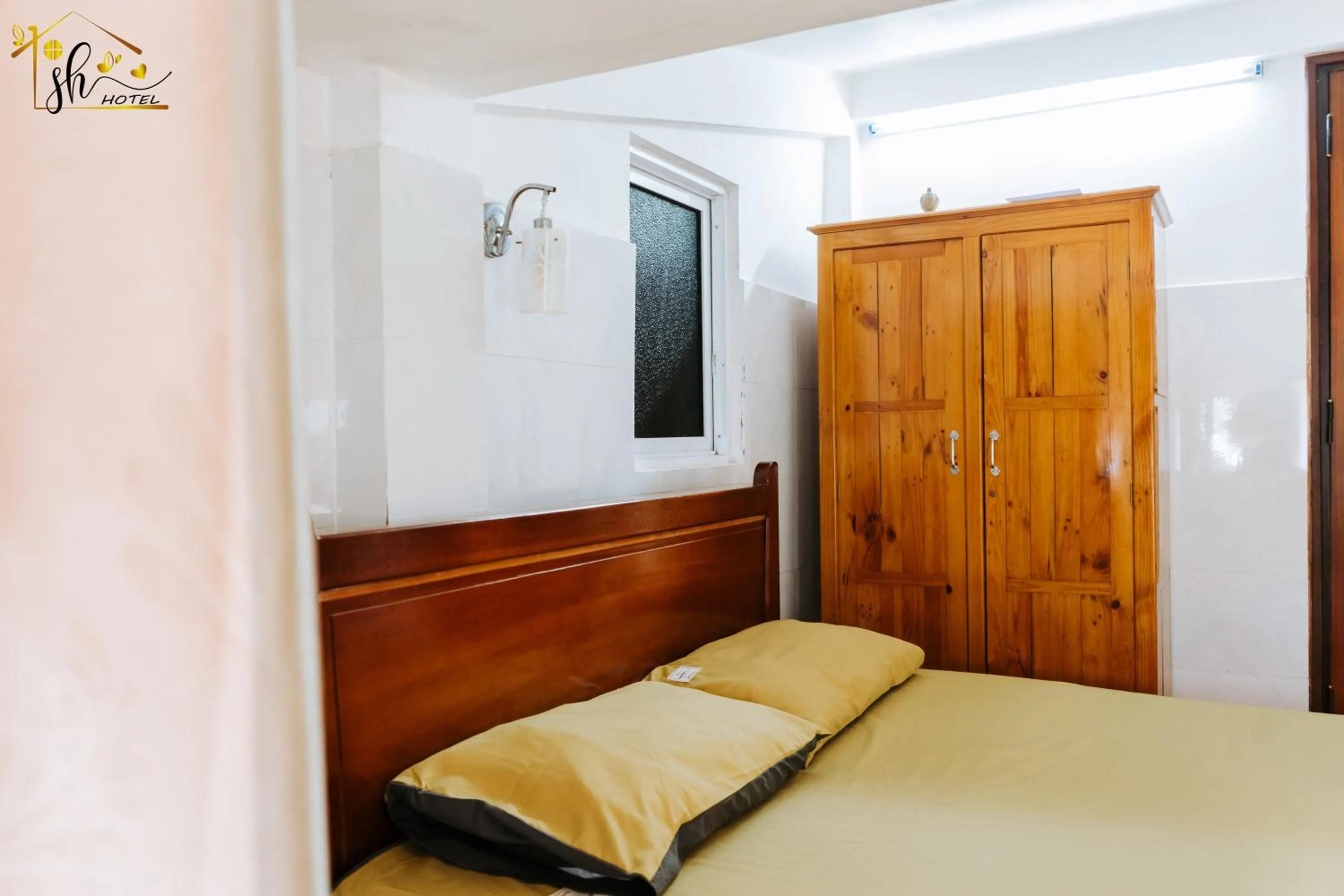 Bed in SH Hotel & Luggage storage