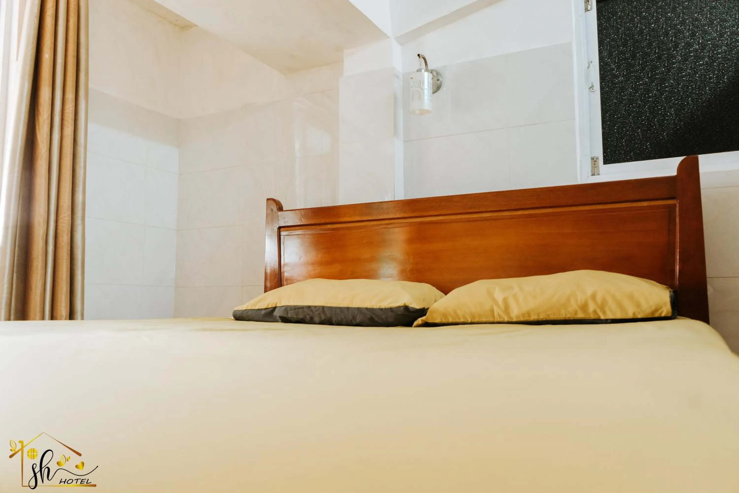 Bed in SH Hotel & Luggage storage