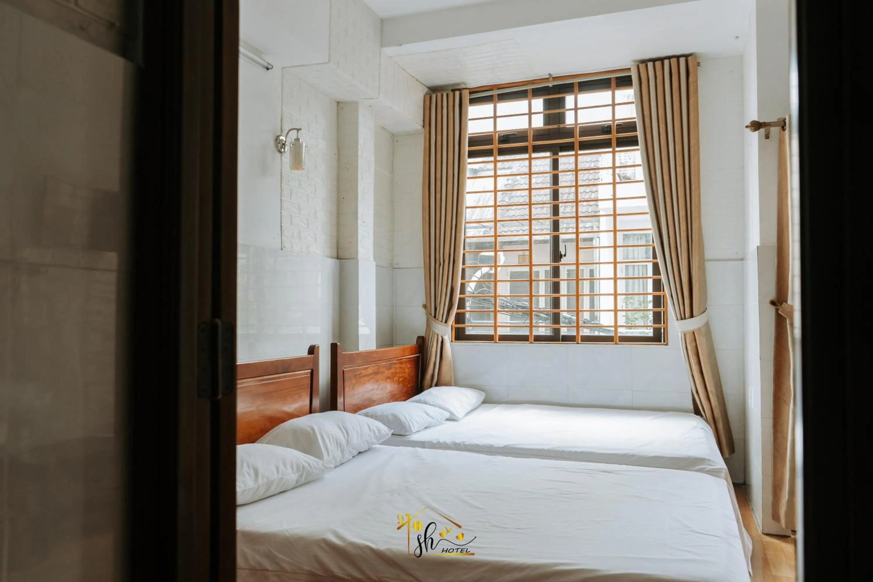 Bed in SH Hotel & Luggage storage