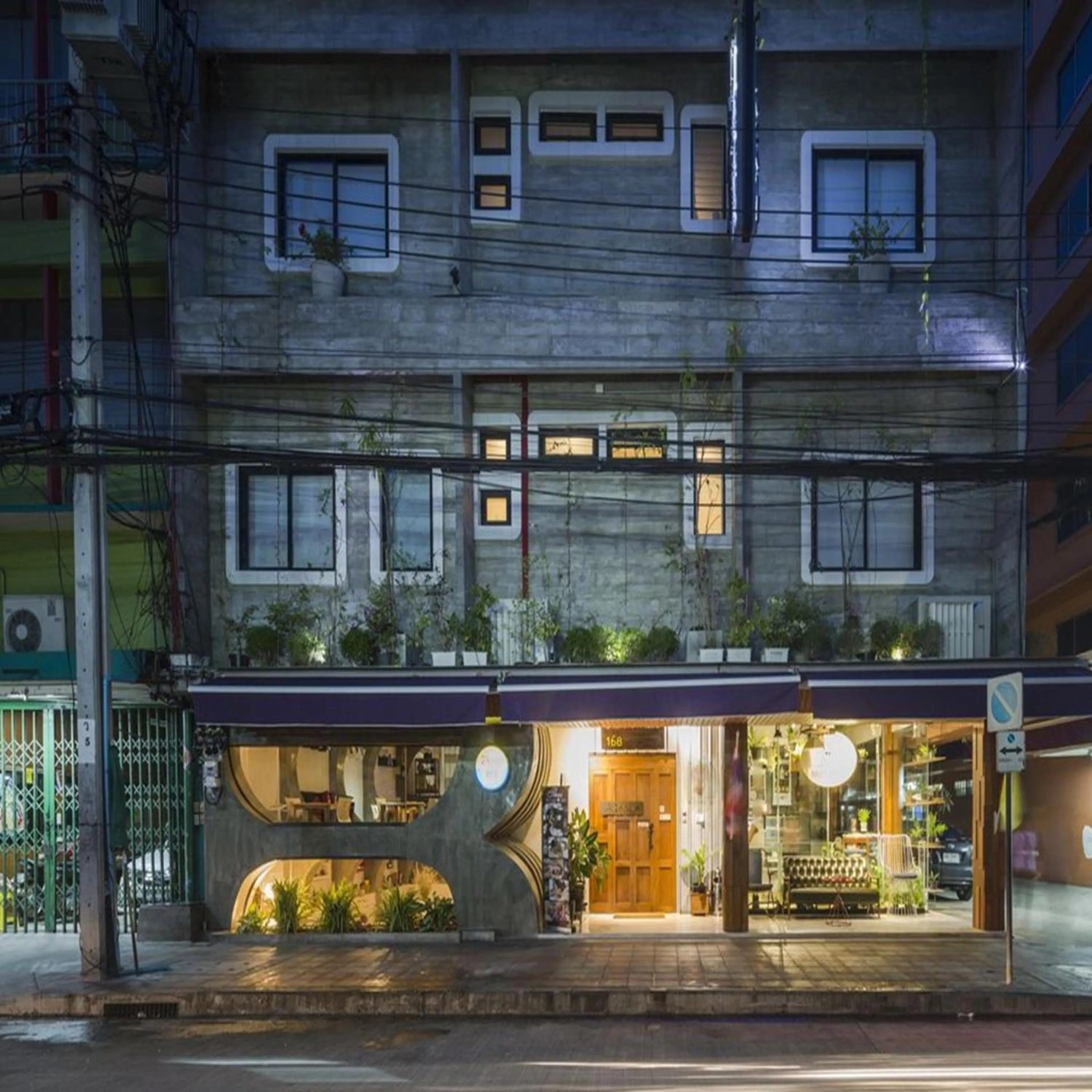 Property building in Collection O Jasaen Stylish Unique Hotel