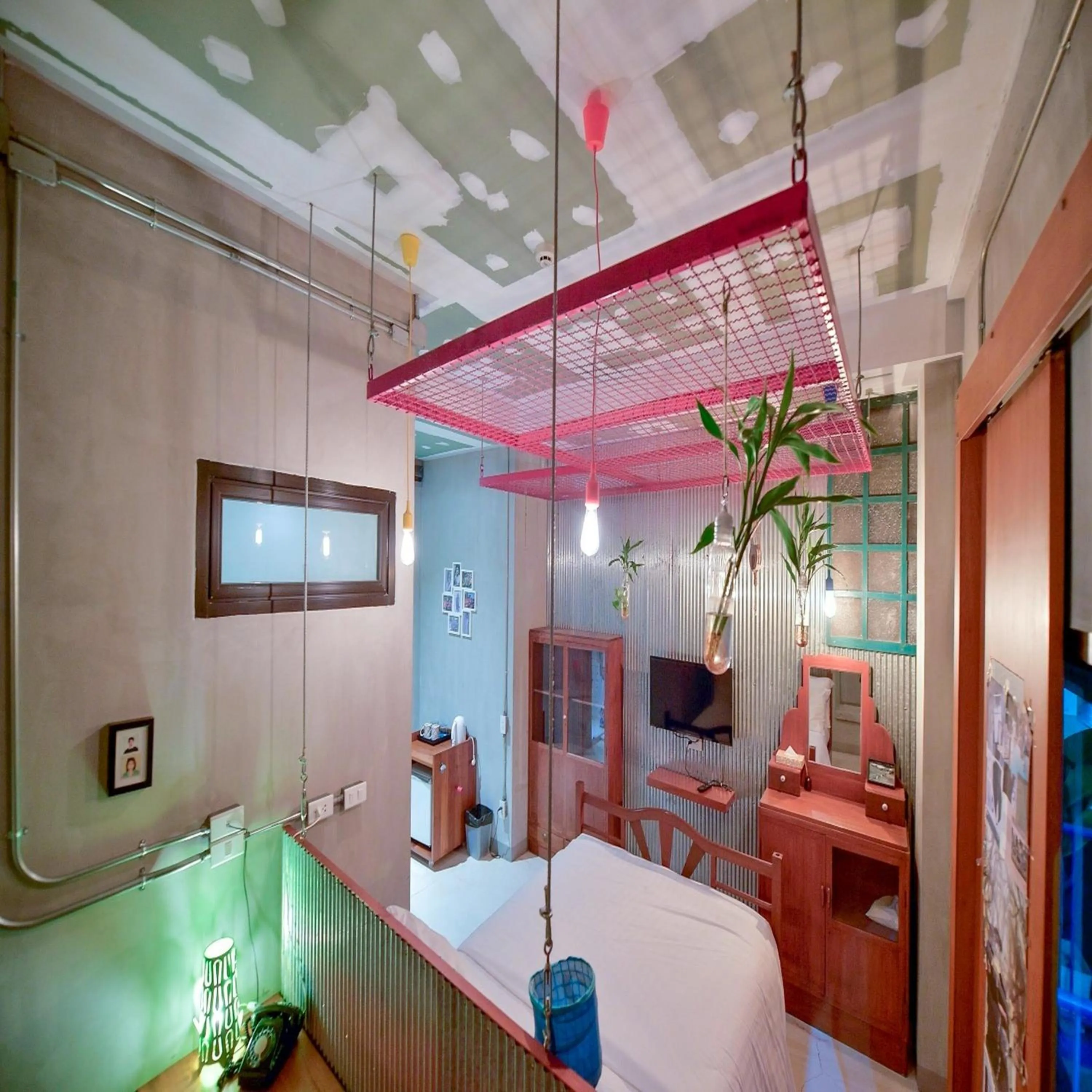 Photo of the whole room, Bed in Collection O Jasaen Stylish Unique Hotel