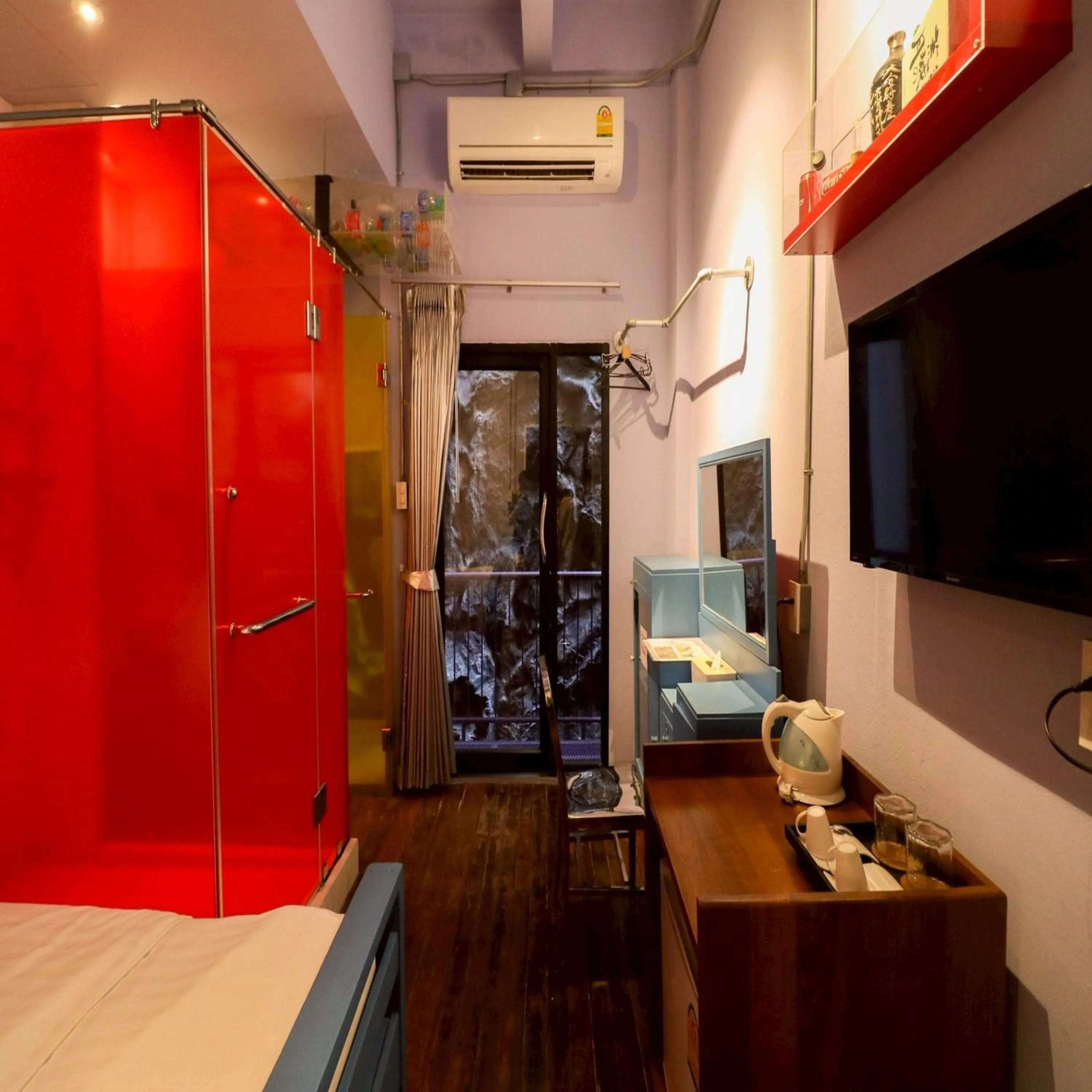 Photo of the whole room, Bed in Collection O Jasaen Stylish Unique Hotel