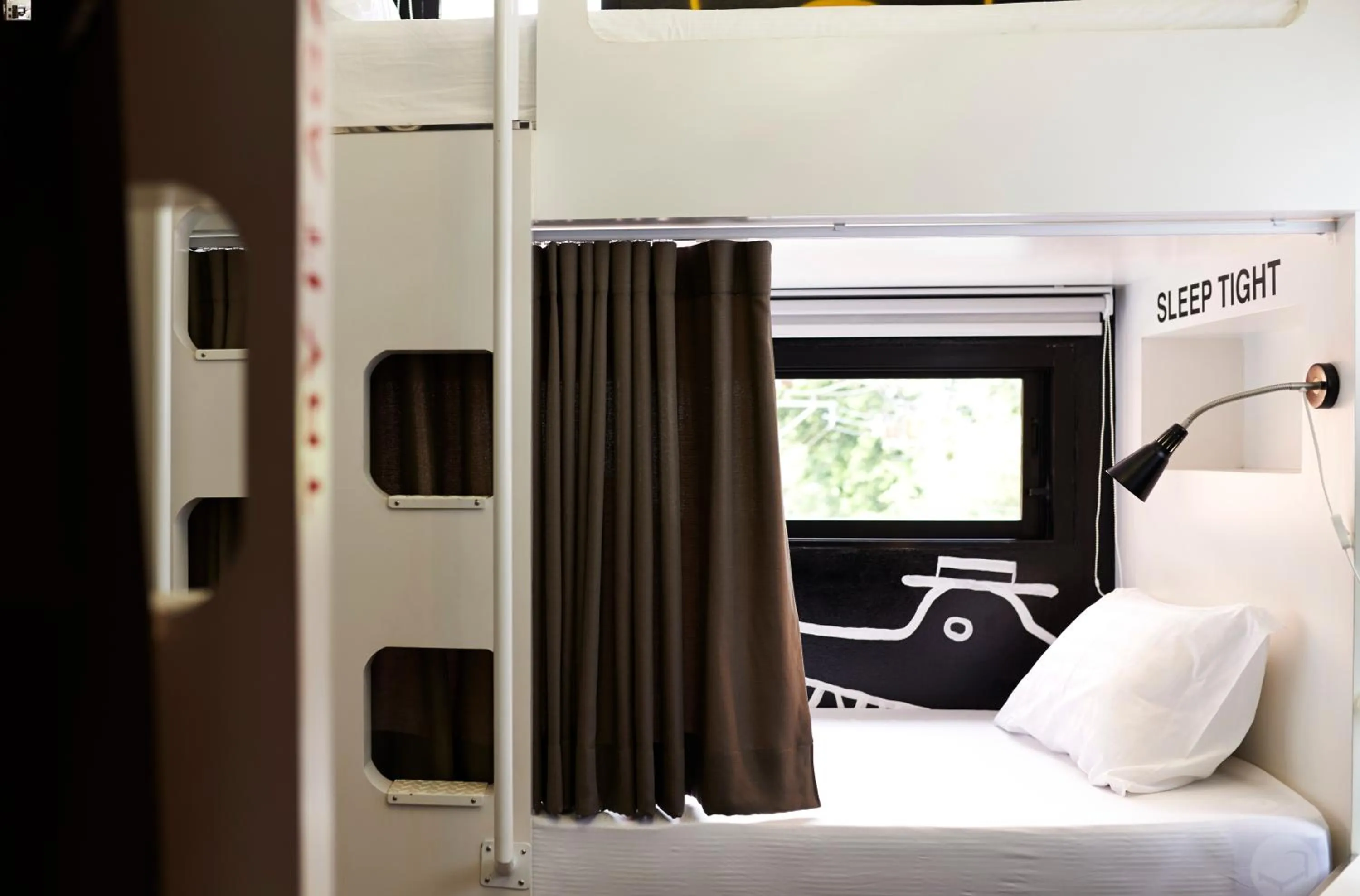 Single Bed in 4-Bed Dormitory Room in Collection O Jasaen Stylish Unique Hotel