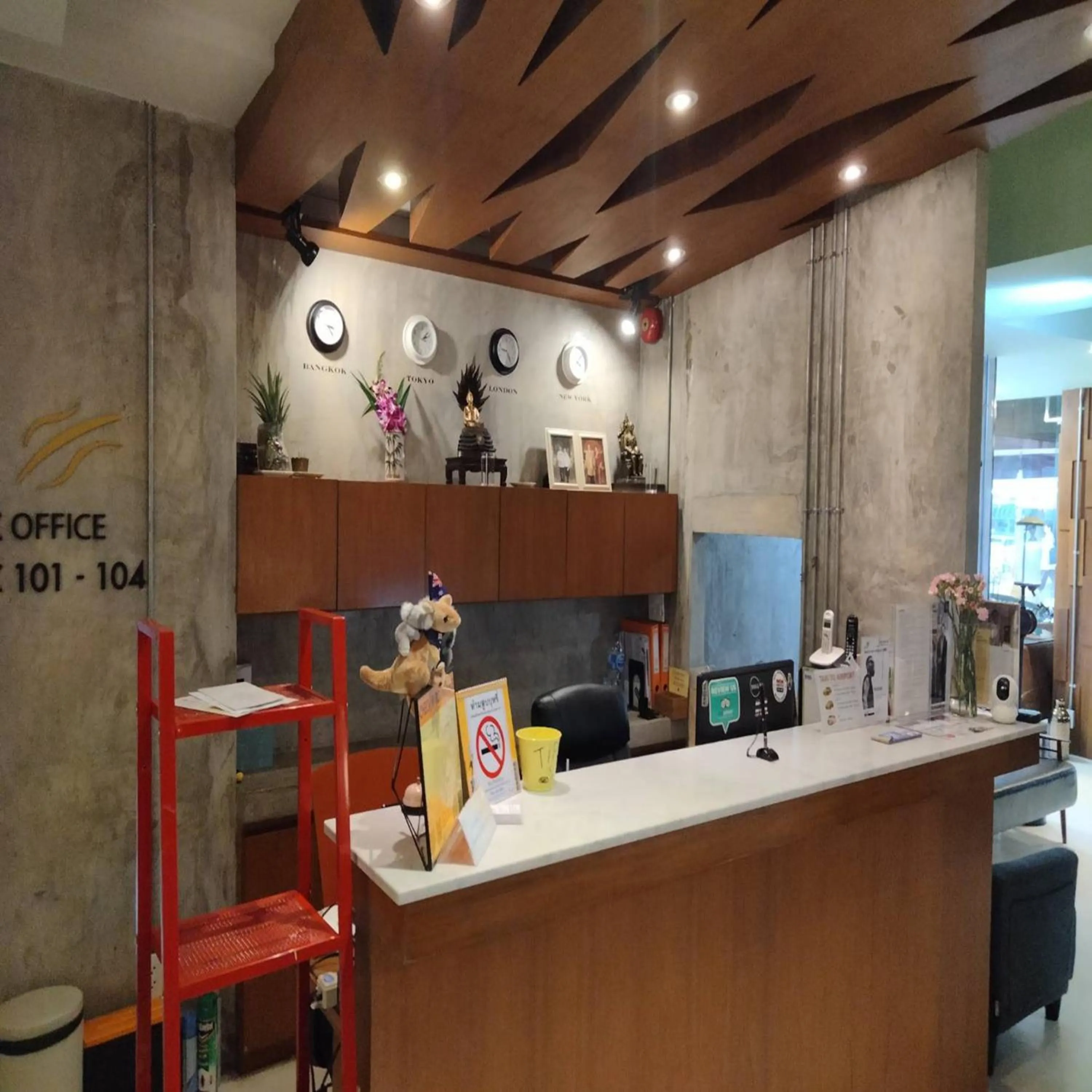 Lobby or reception in Collection O Jasaen Stylish Unique Hotel