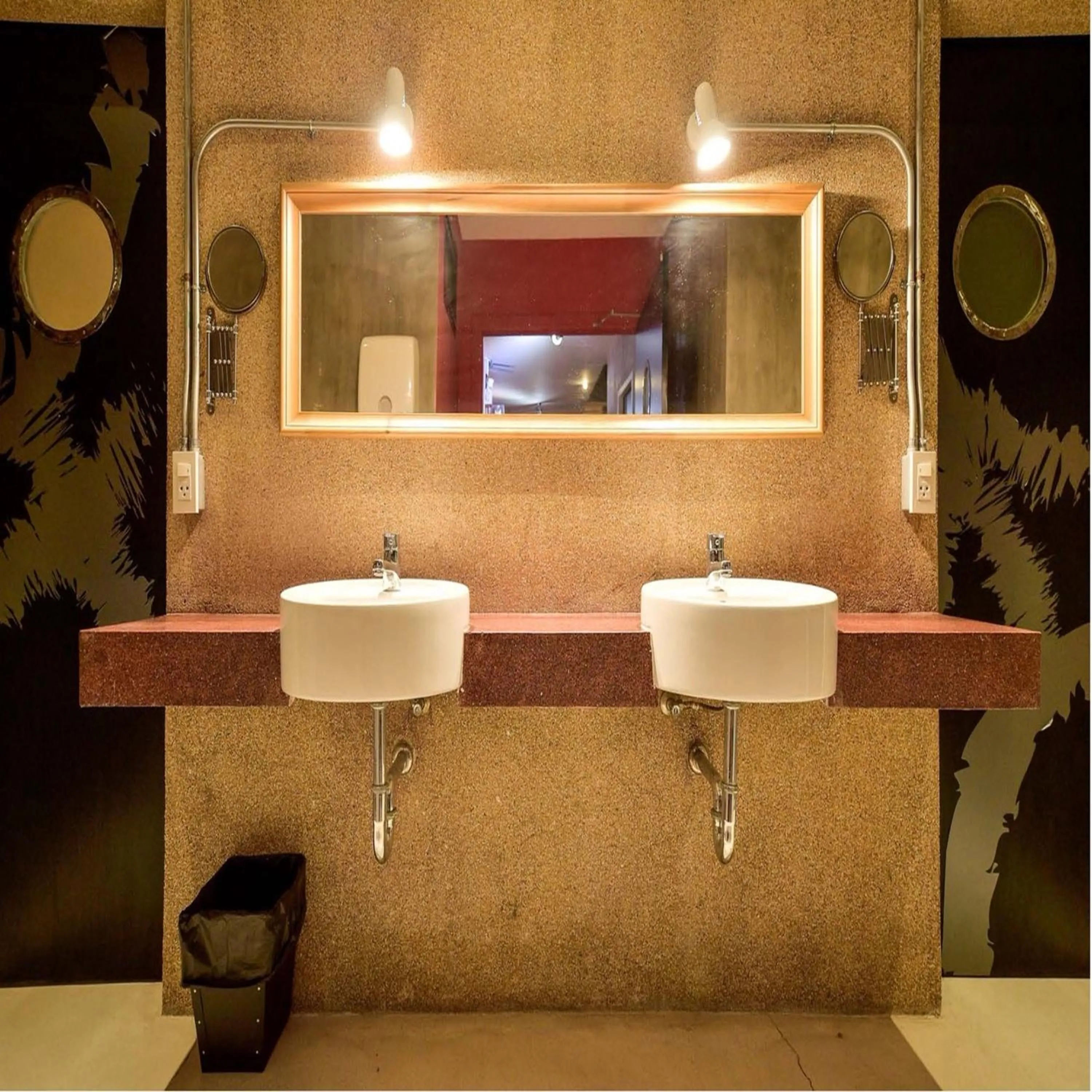 Bathroom in Collection O Jasaen Stylish Unique Hotel