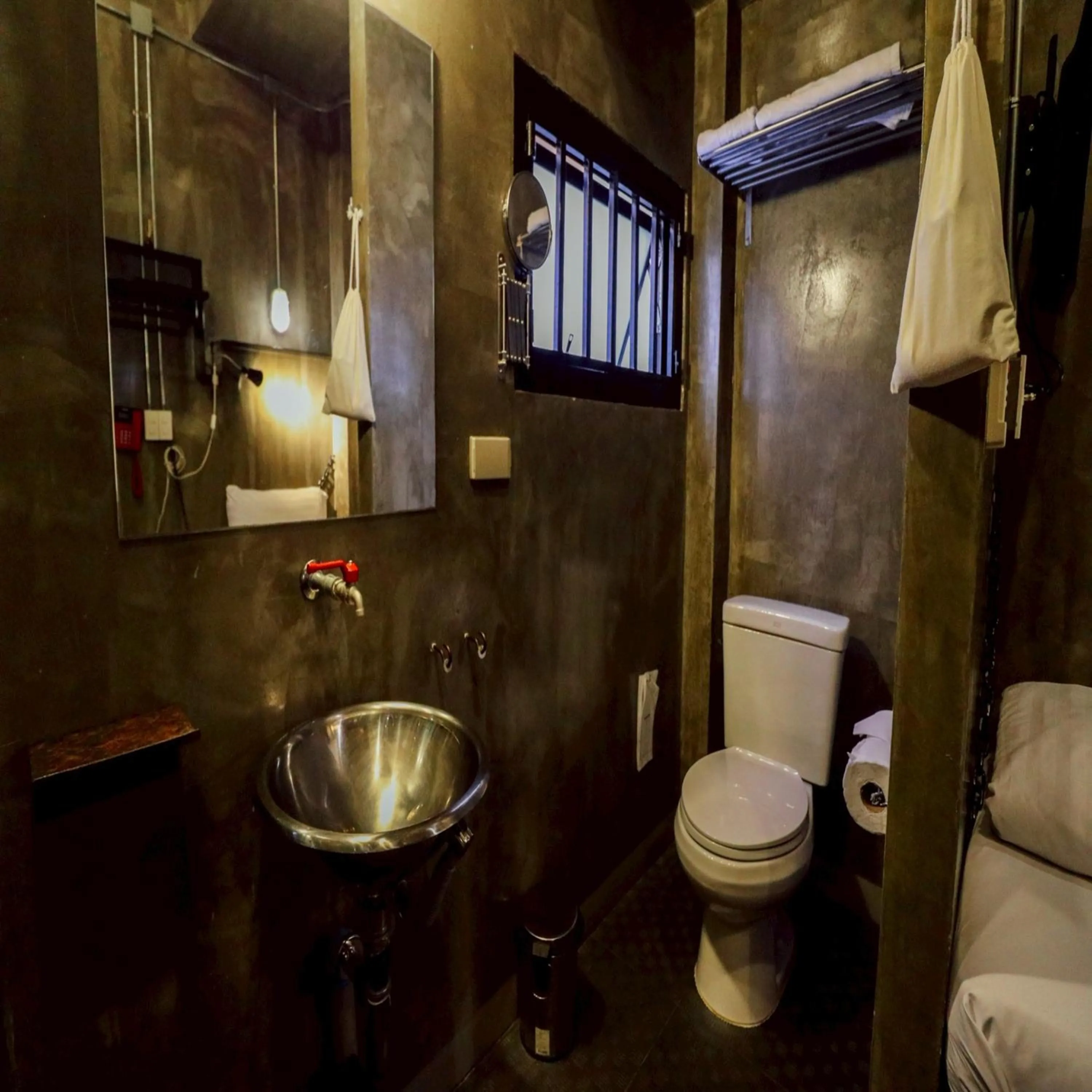 Bathroom in Collection O Jasaen Stylish Unique Hotel