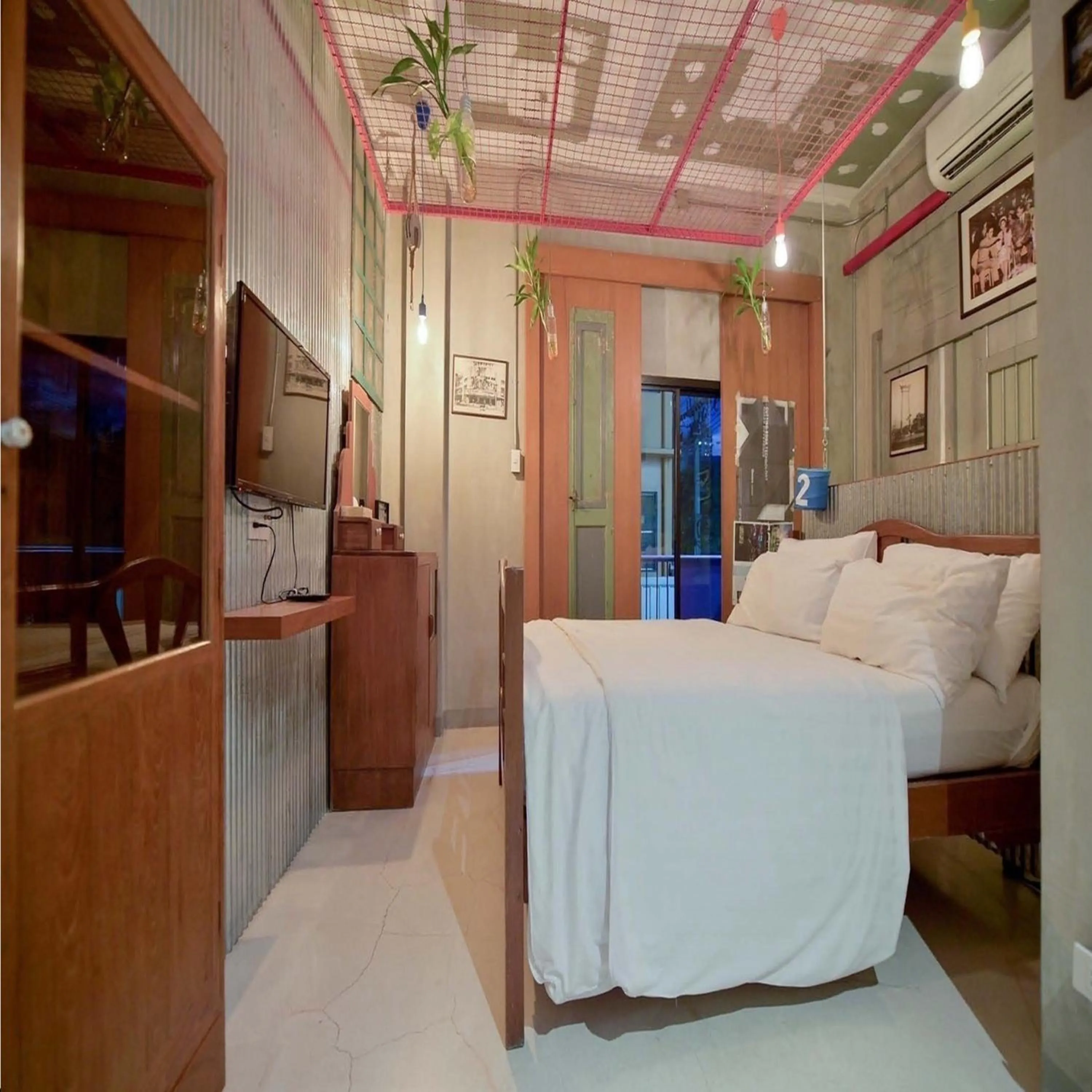 Photo of the whole room, Bed in Collection O Jasaen Stylish Unique Hotel