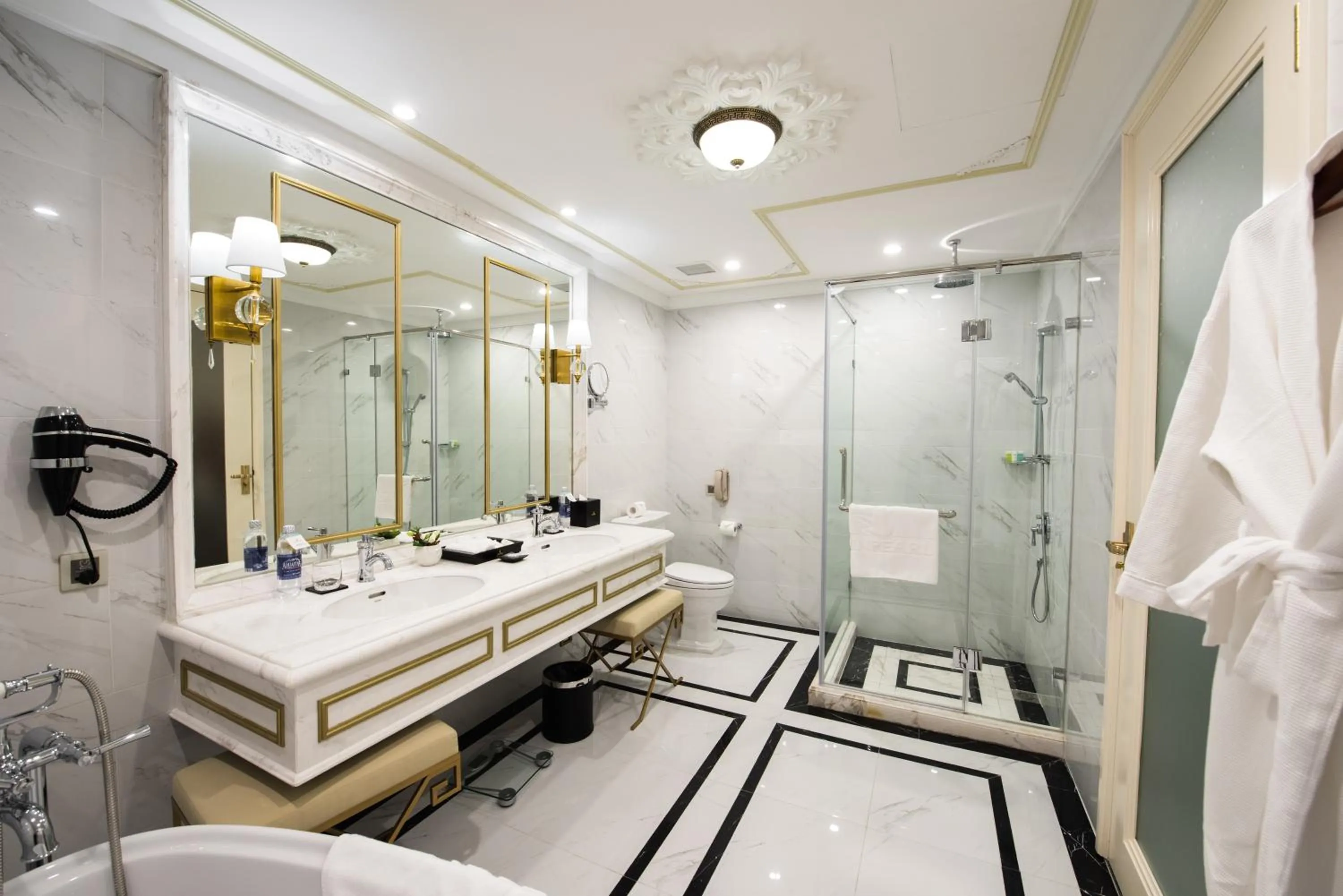 Bathroom in Vinpearl Resort & Spa Ha Long