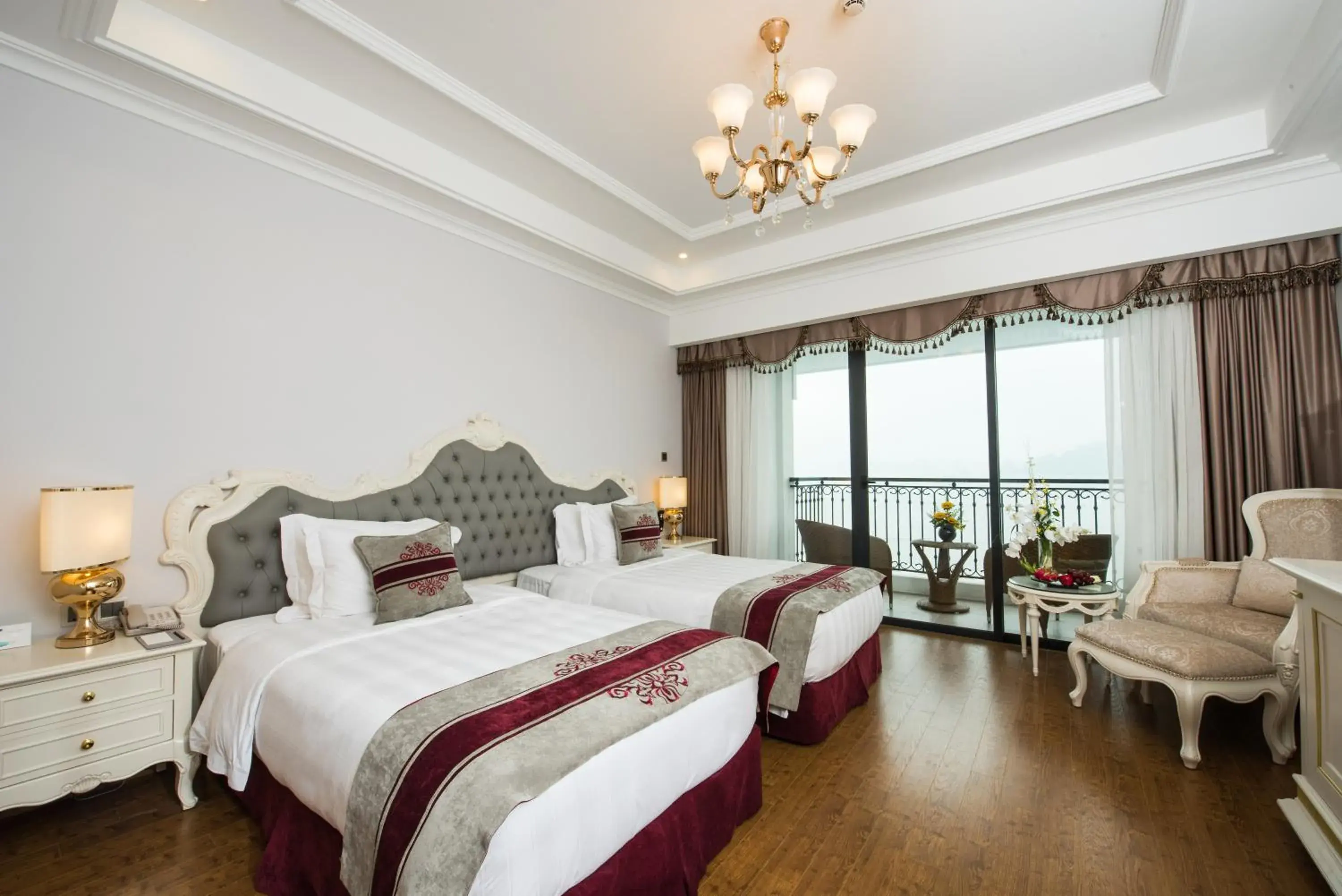 Deluxe Ocean View Twin Bed in Vinpearl Resort & Spa Ha Long Deluxe Ocean View Twin Bed in Vinpearl Resort & Spa Ha Long
