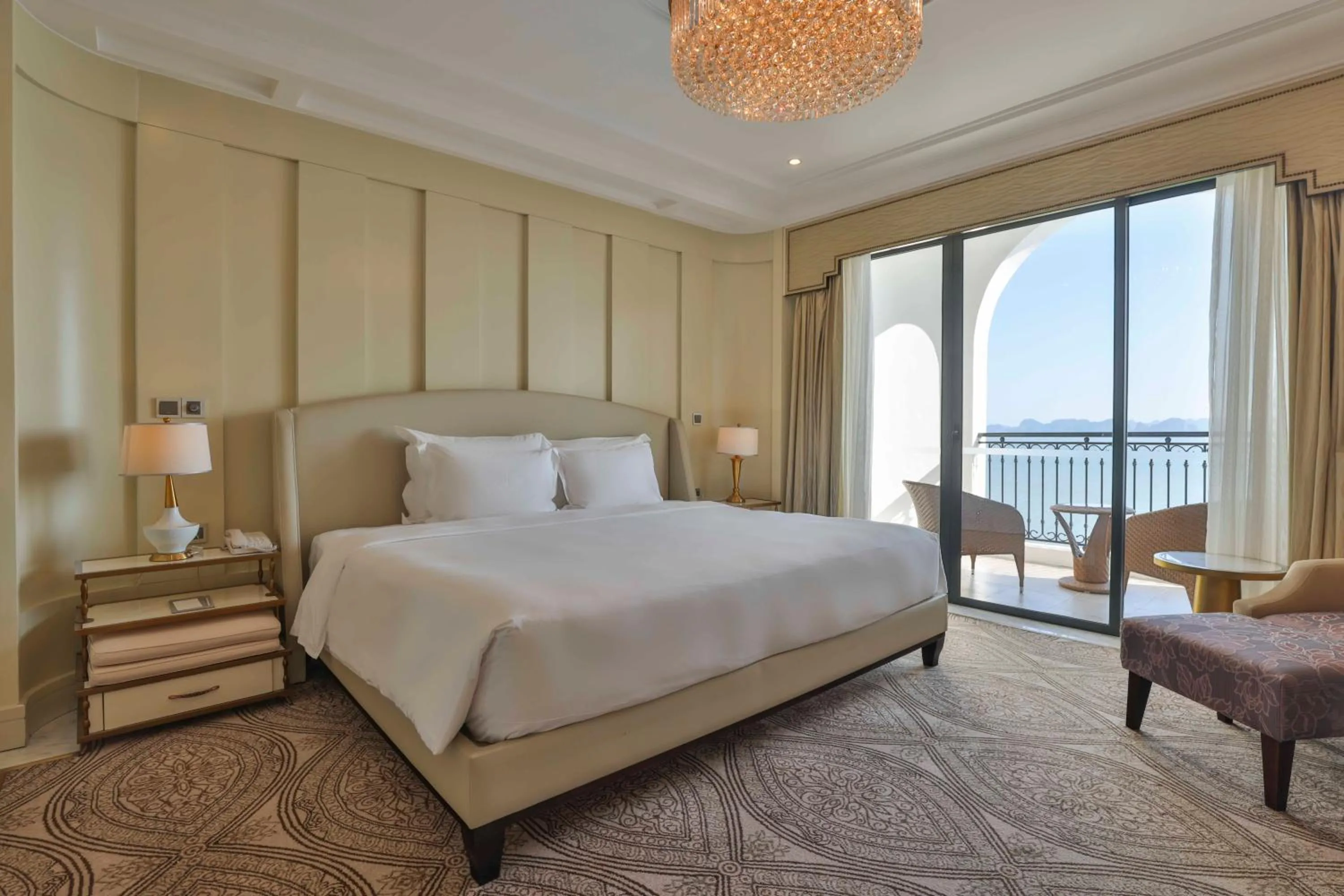 Bedroom, Bed in Vinpearl Resort & Spa Ha Long