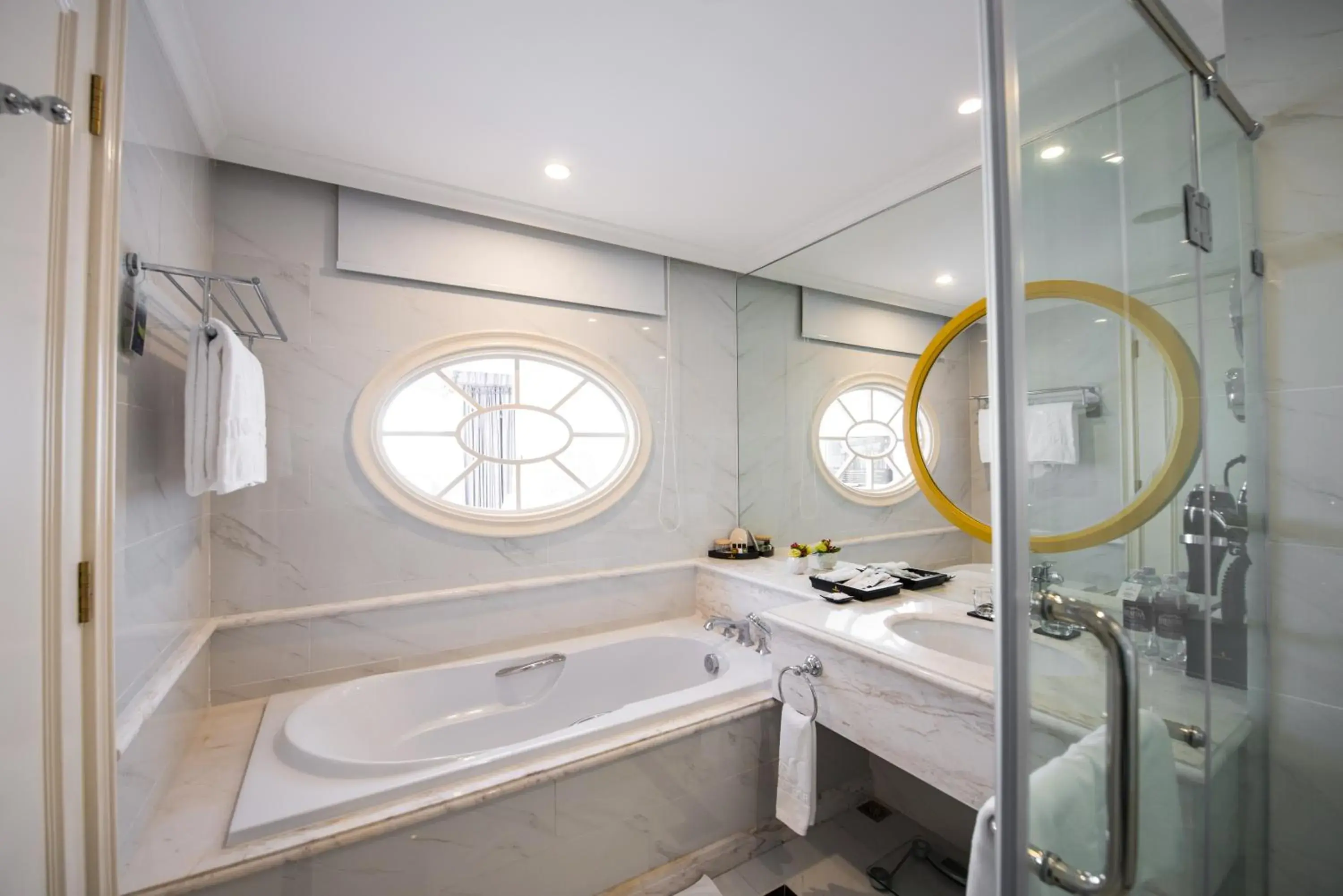 Deluxe Ocean View King Bed in Vinpearl Resort & Spa Ha Long Deluxe Ocean View King Bed in Vinpearl Resort & Spa Ha Long