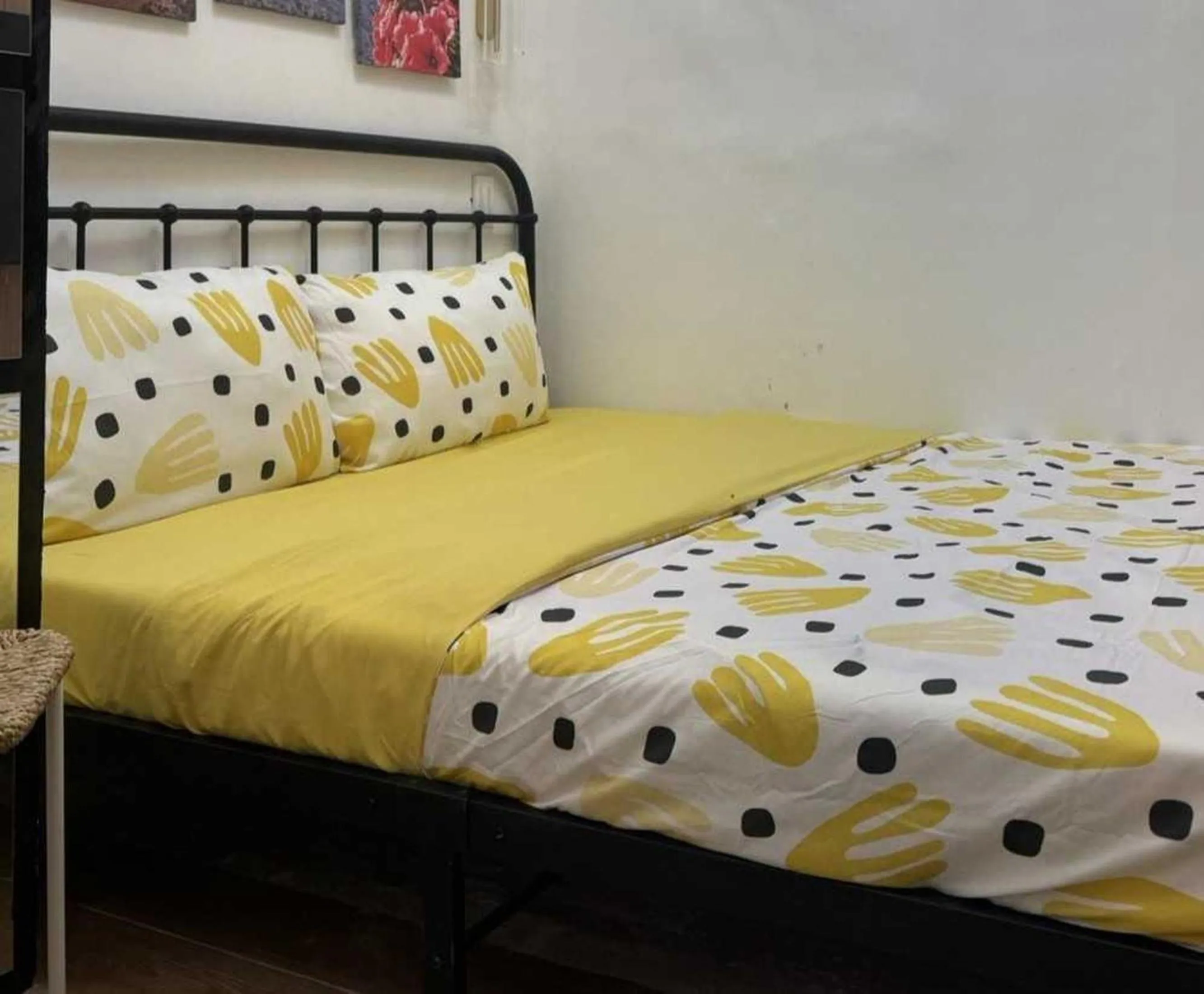 Bed in OYO 1155 Carnivale Inn