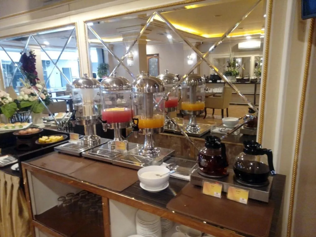 Restaurant/places to eat in Olympic Hotel