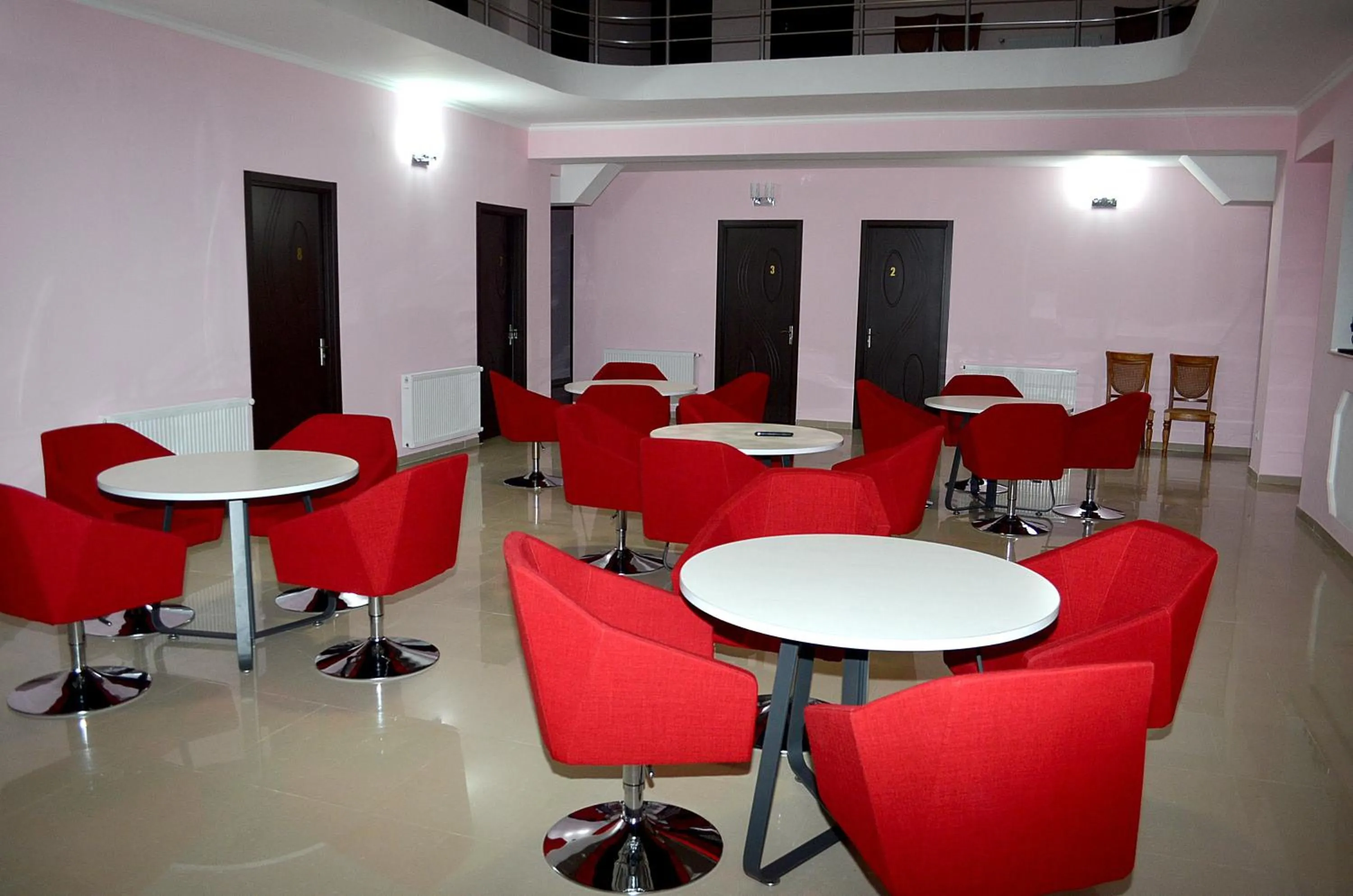 Communal lounge/ TV room in Hotel Okriba