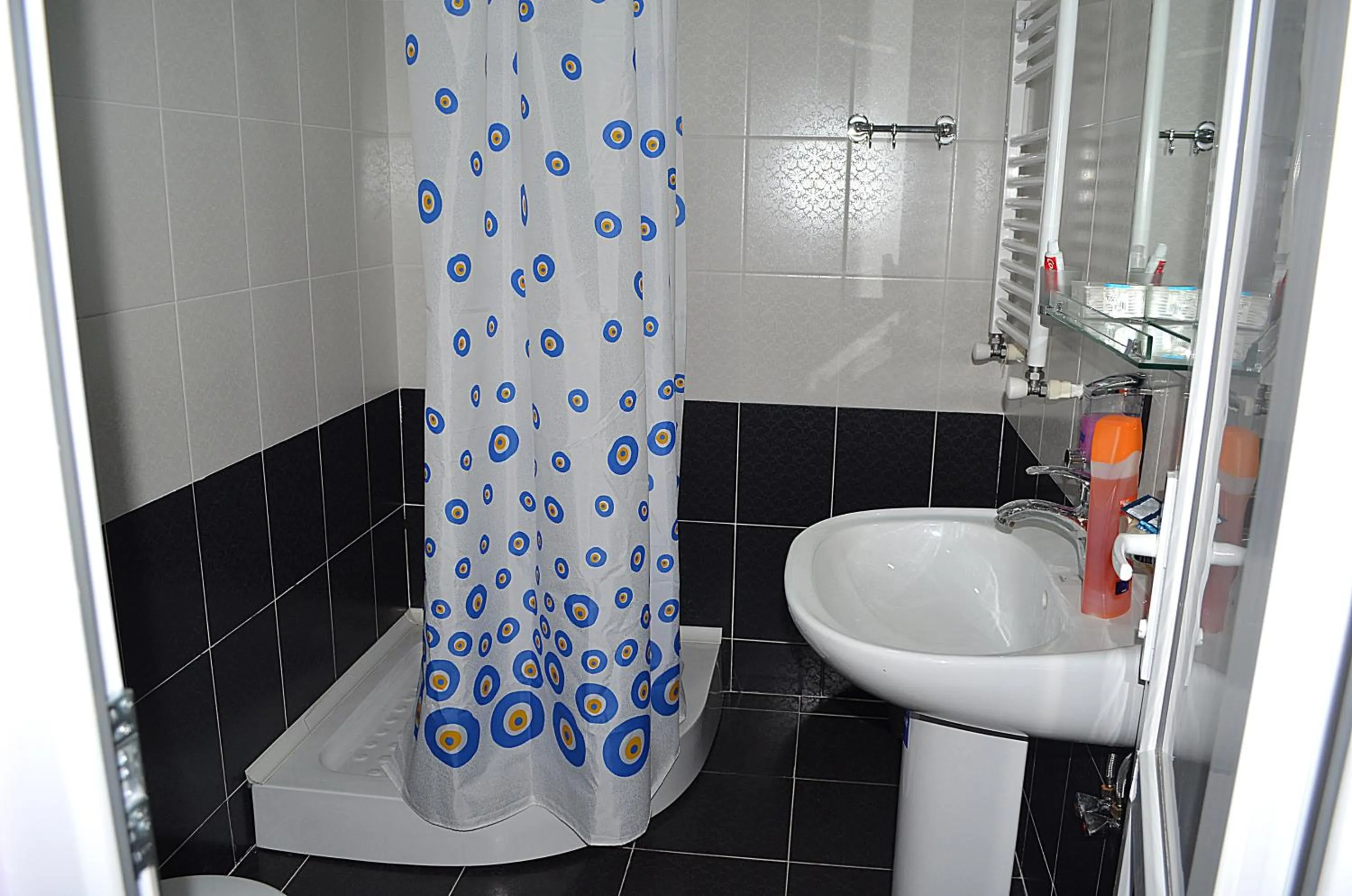 Bathroom in Hotel Okriba