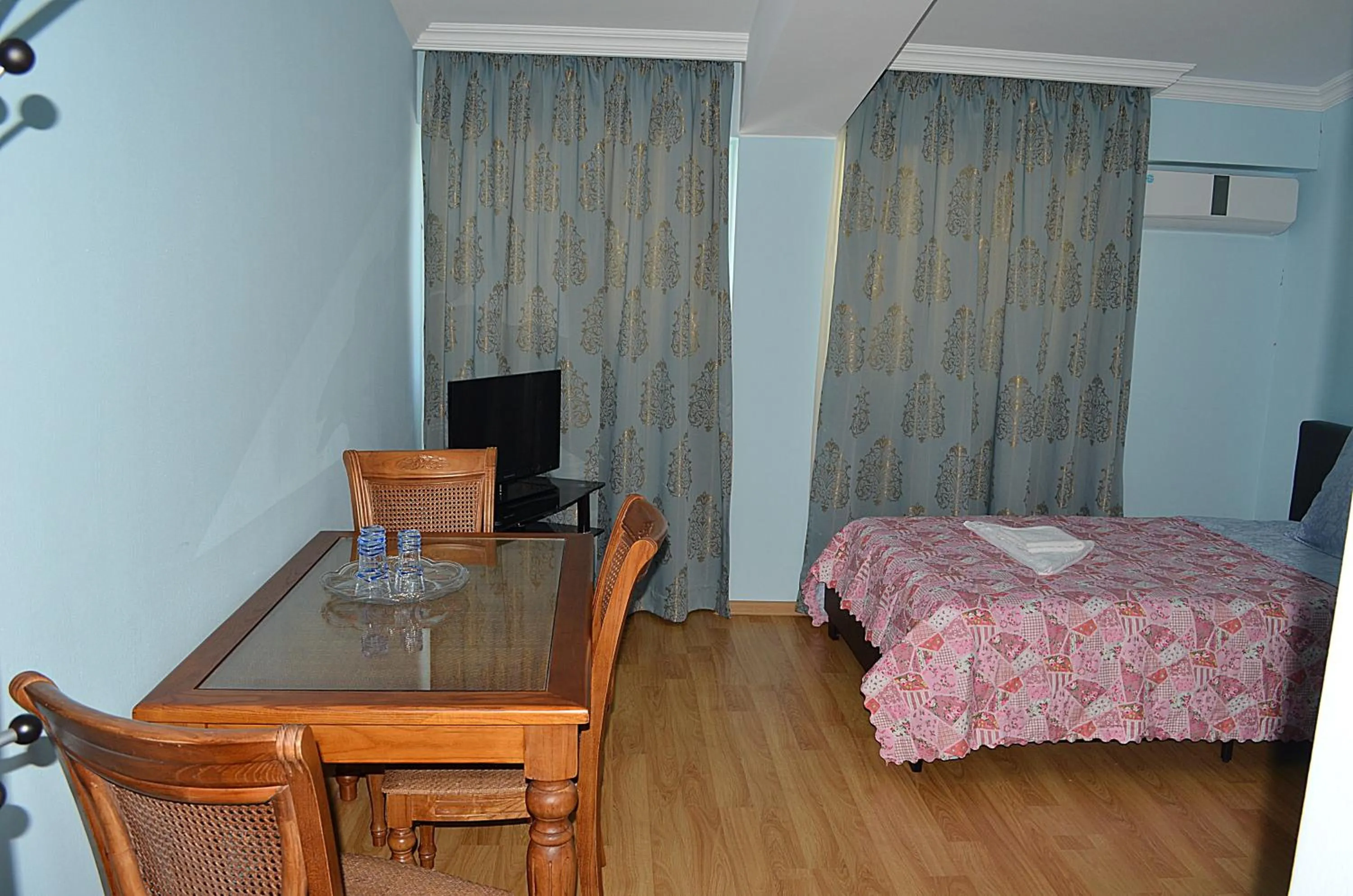 Photo of the whole room, Bed in Hotel Okriba
