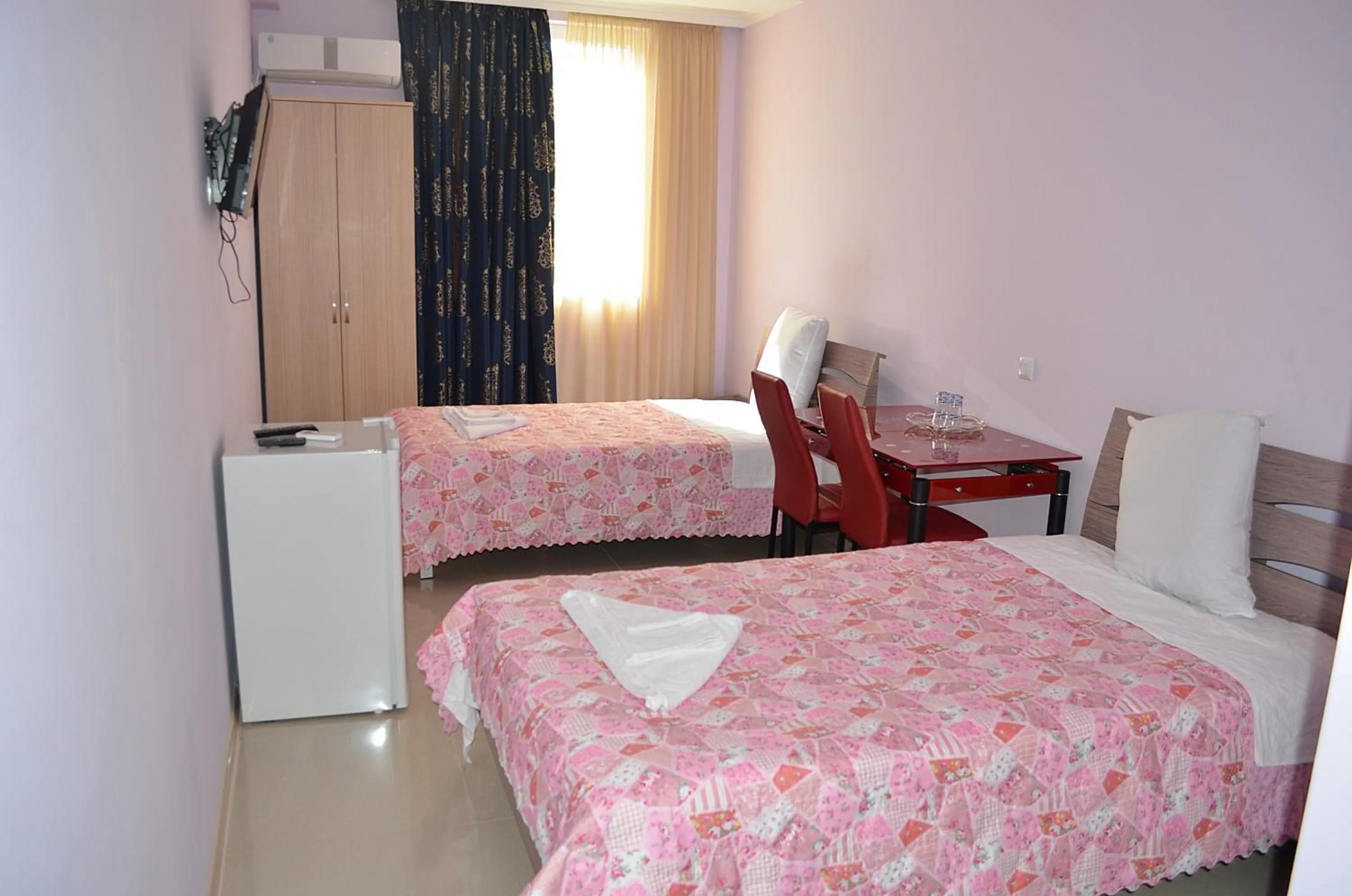 Day, Bed in Hotel Okriba