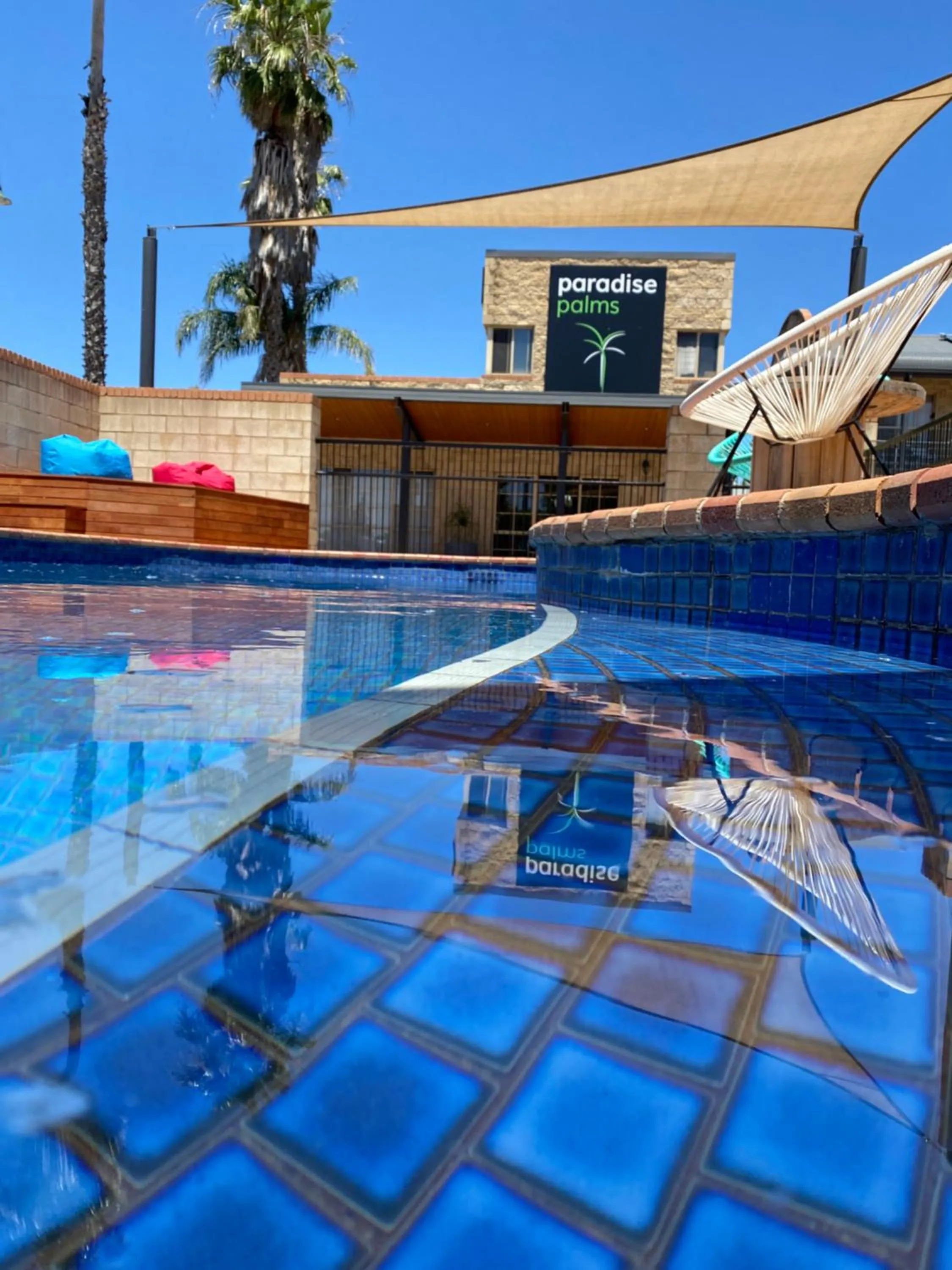 Property building, Swimming Pool in Mulwala Paradise Palms Motel