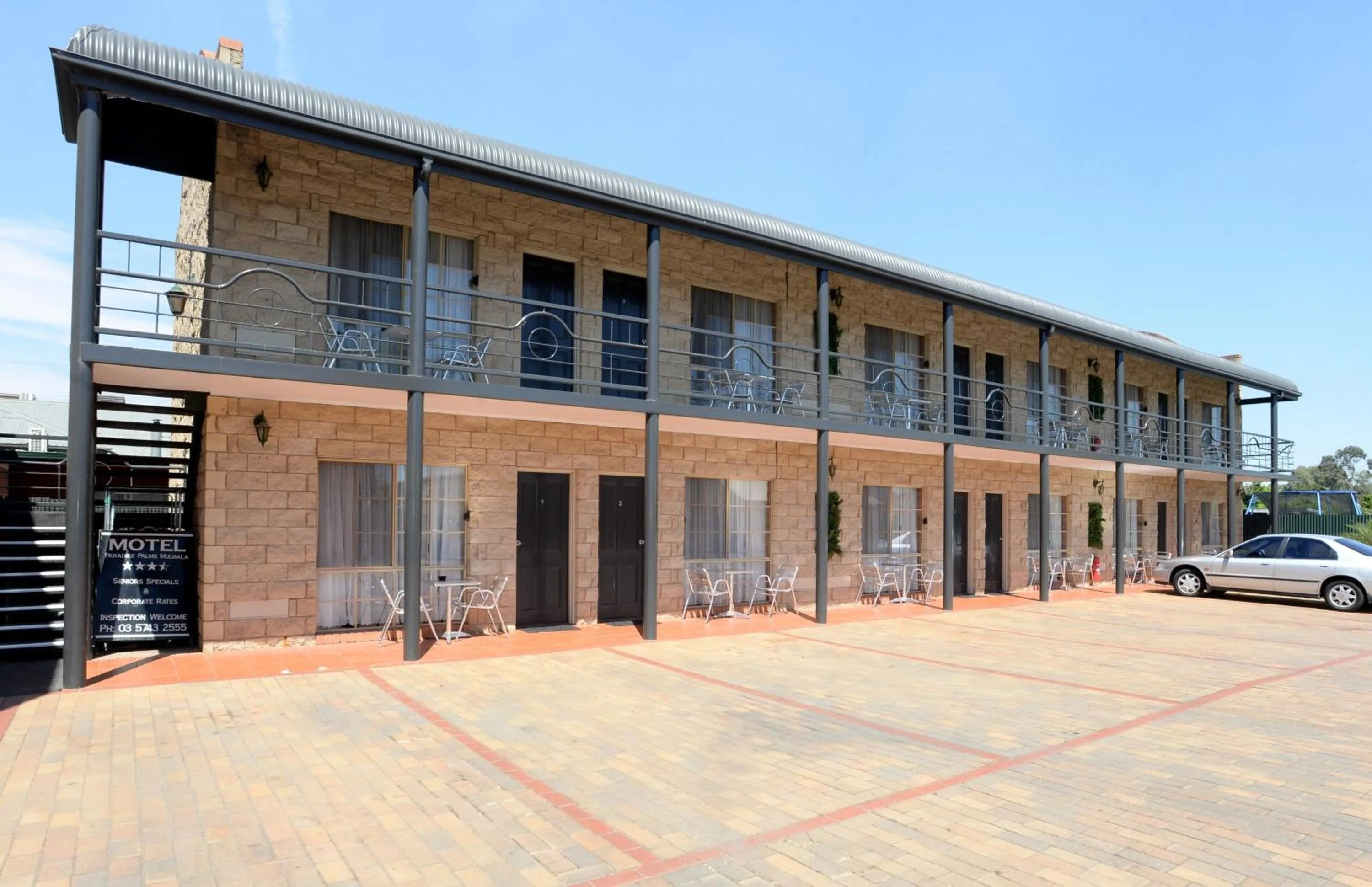 Facade/entrance, Property Building in Mulwala Paradise Palms Motel