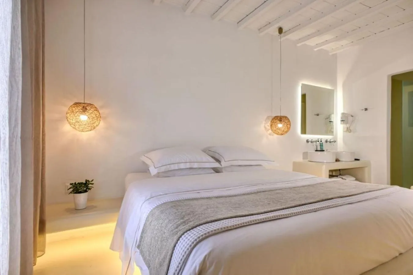 Bed in Nodo Boutique Hotel