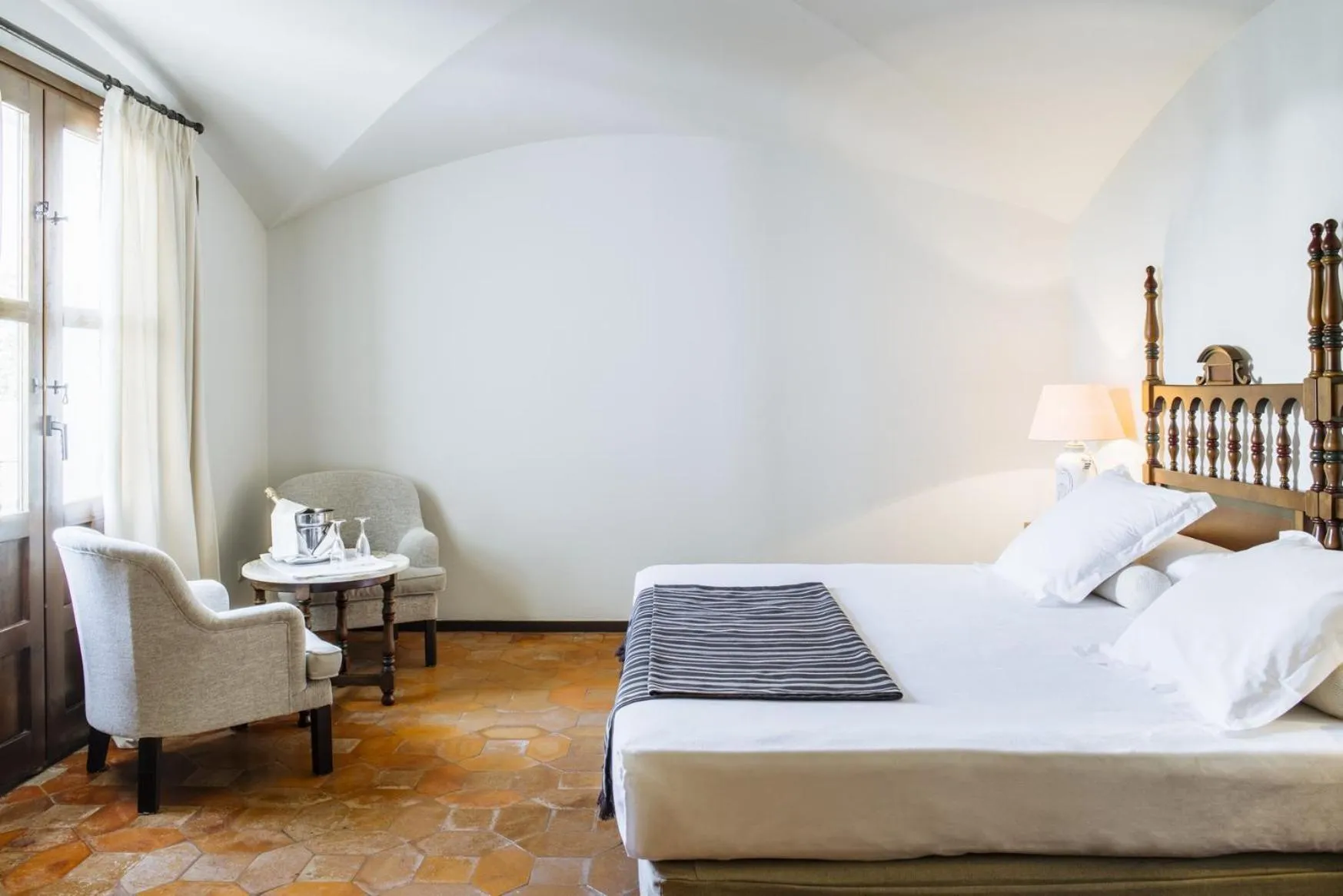 Photo of the whole room, Bed in Parador de Mérida