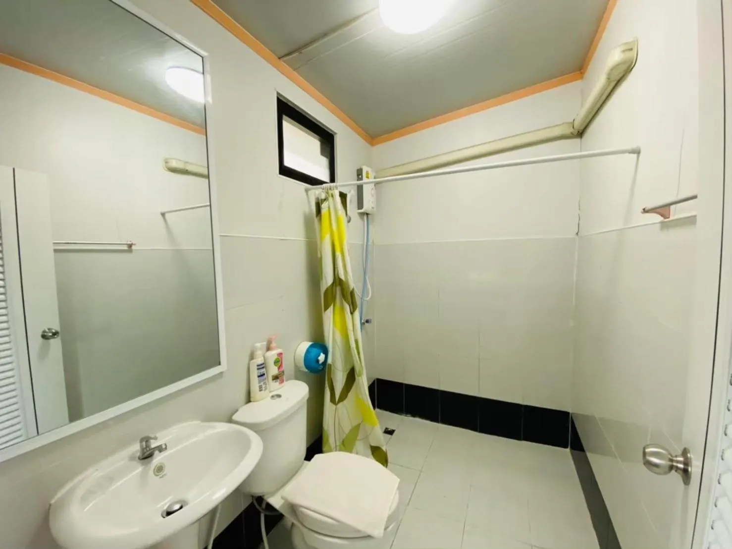 Shower in Baan Suan Khun Yaiy