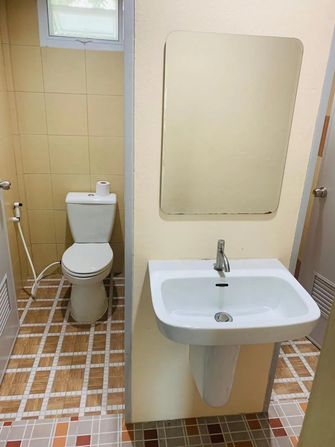 Toilet in Baan Suan Khun Yaiy