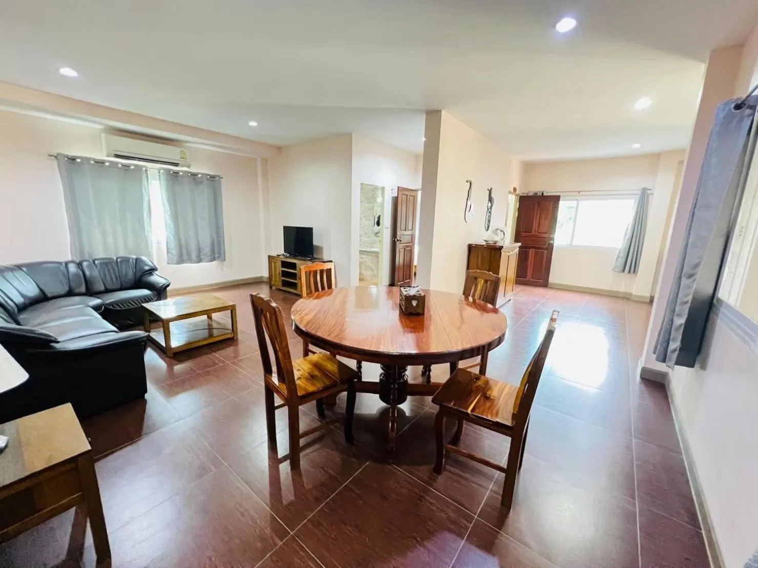 Photo of the whole room in Baan Suan Khun Yaiy