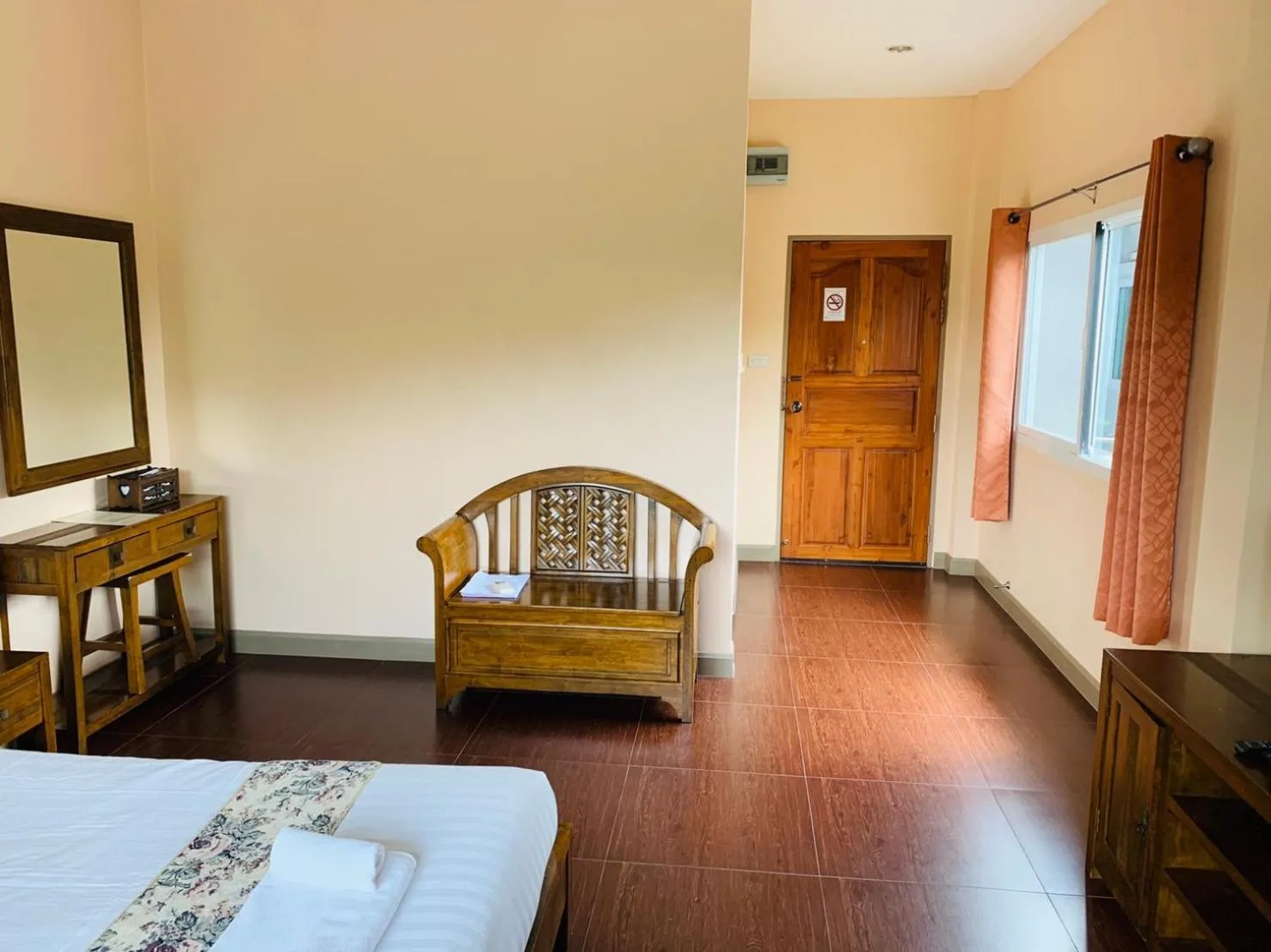 Seating area, Bed in Baan Suan Khun Yaiy