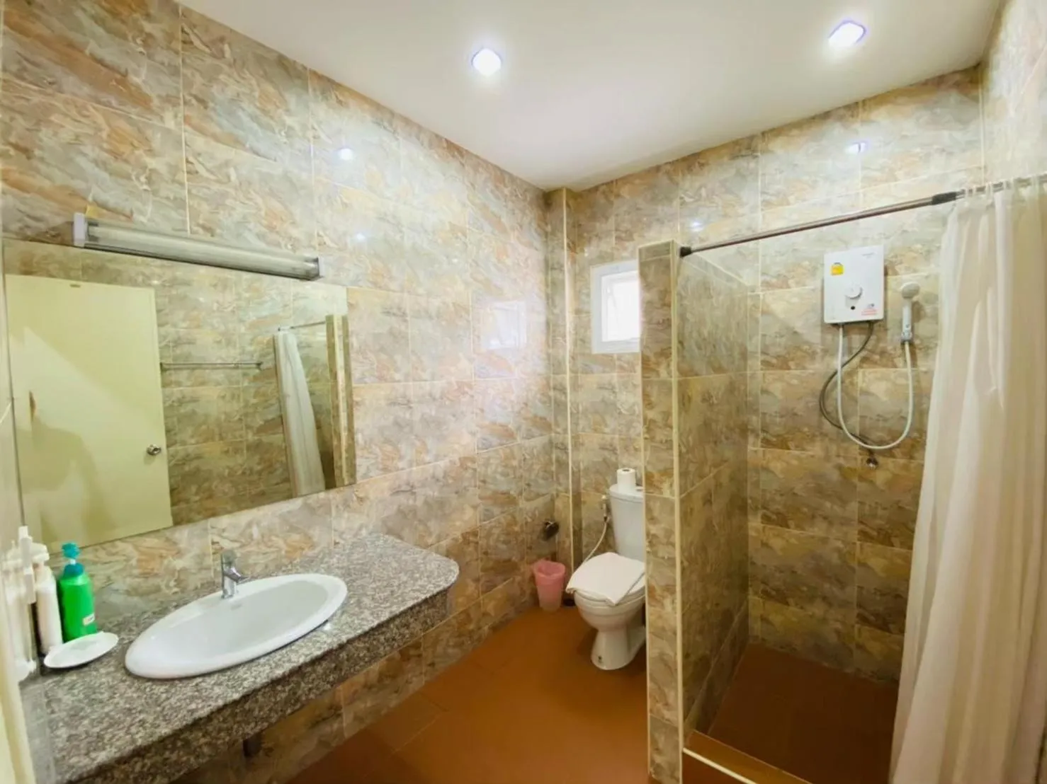 Shower in Baan Suan Khun Yaiy