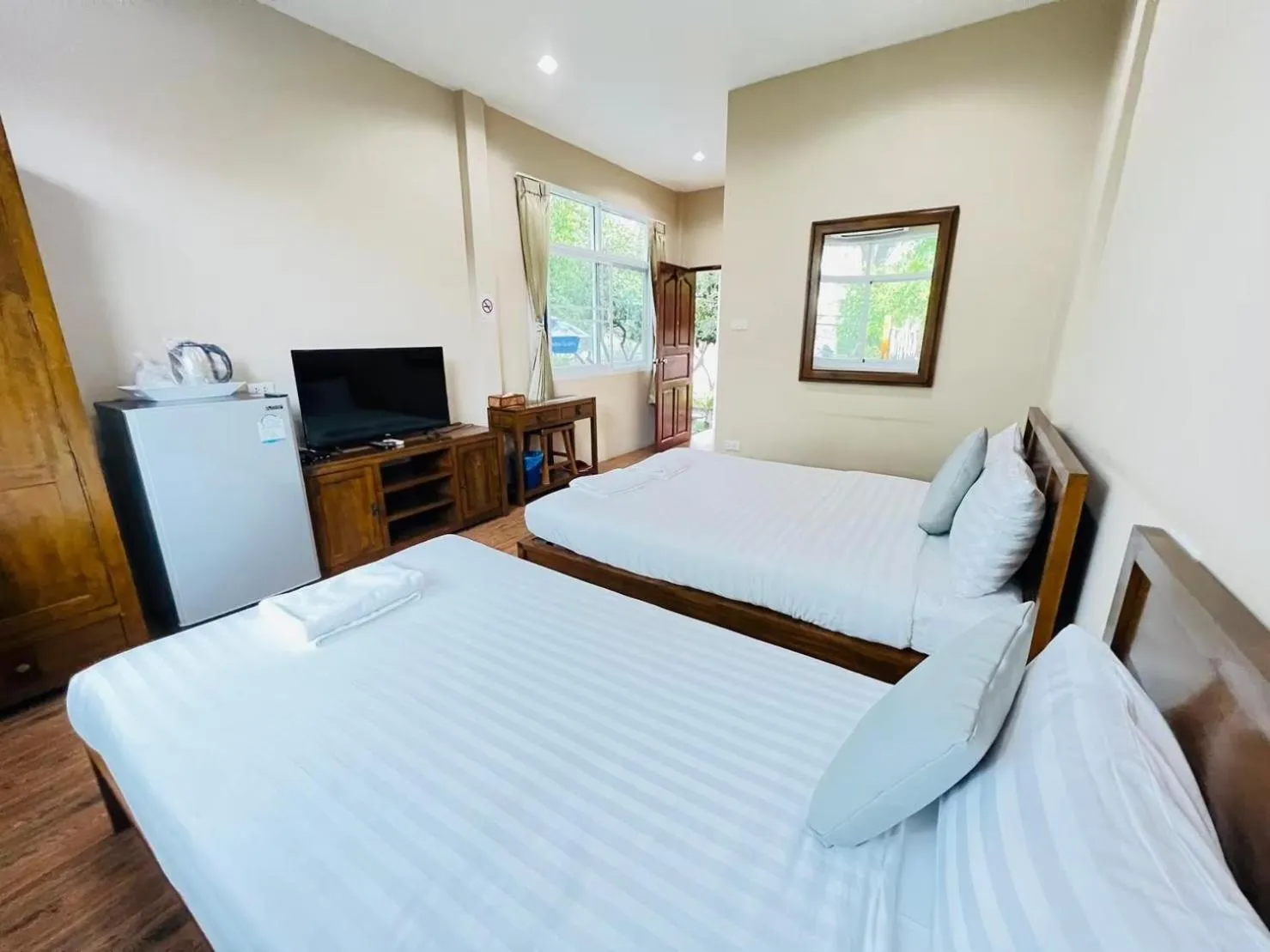 Photo of the whole room, Bed in Baan Suan Khun Yaiy