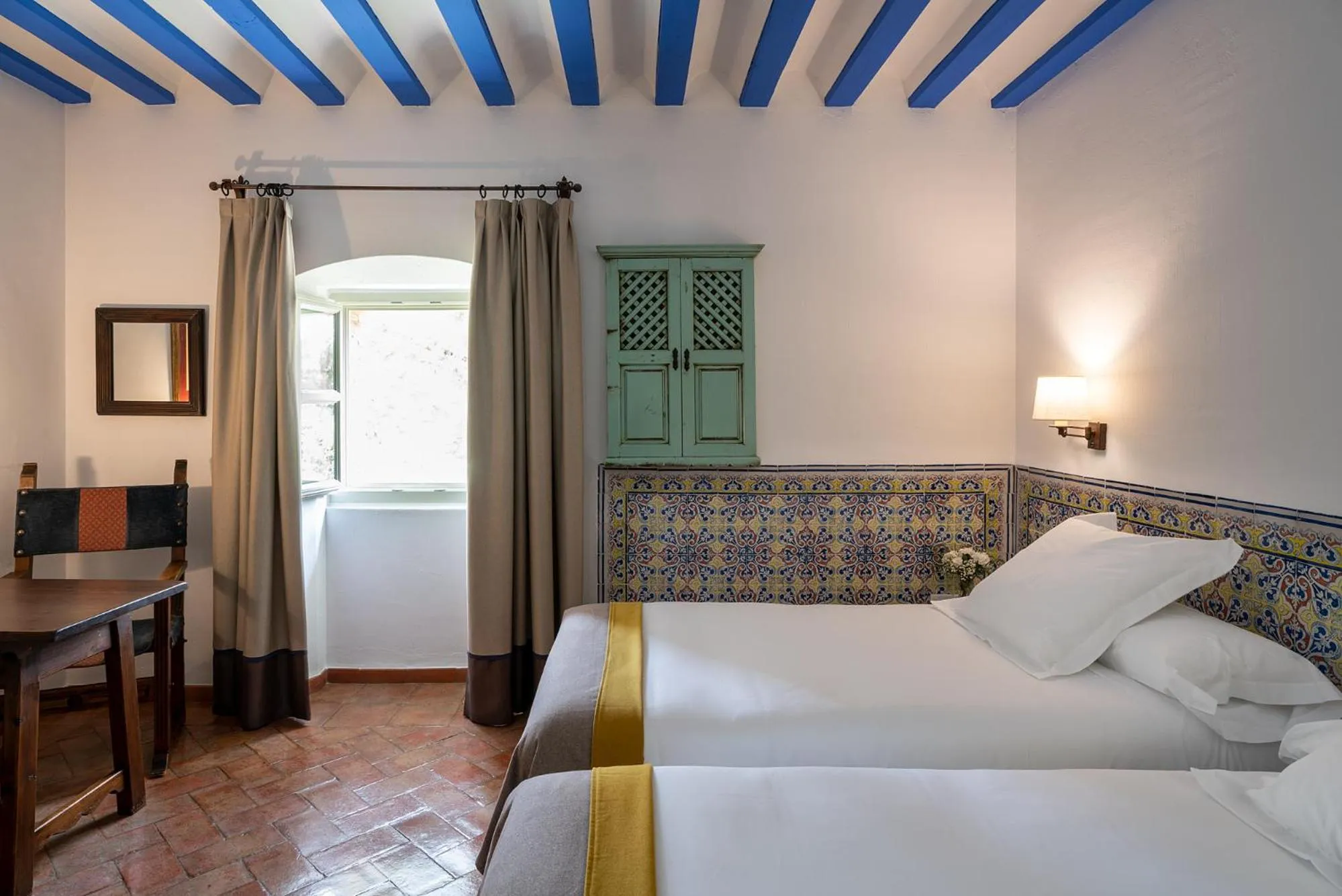 Photo of the whole room, Bed in Parador de Almagro