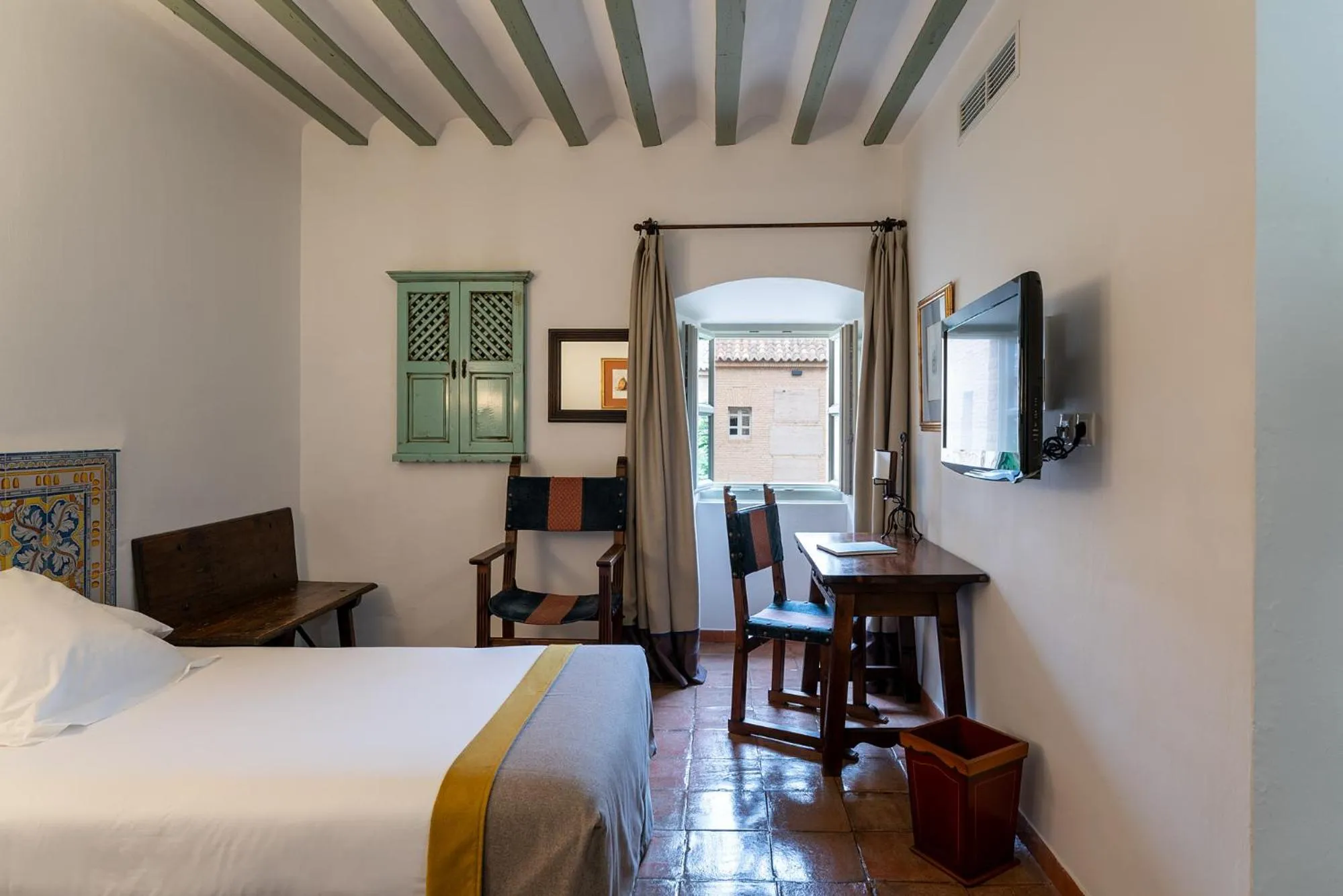 Photo of the whole room, Bed in Parador de Almagro