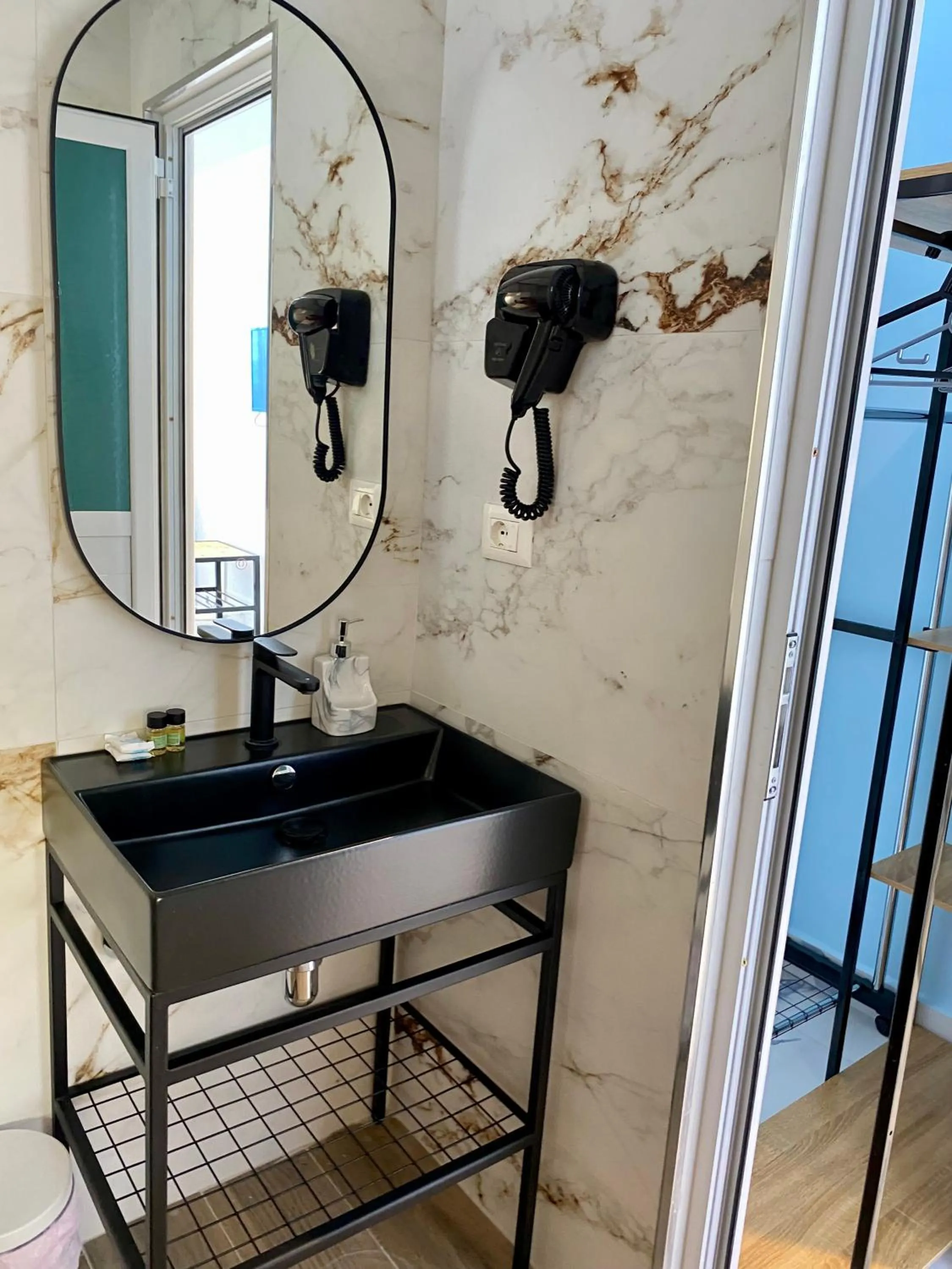 Toilet in Kalemi's Beachside Hotel