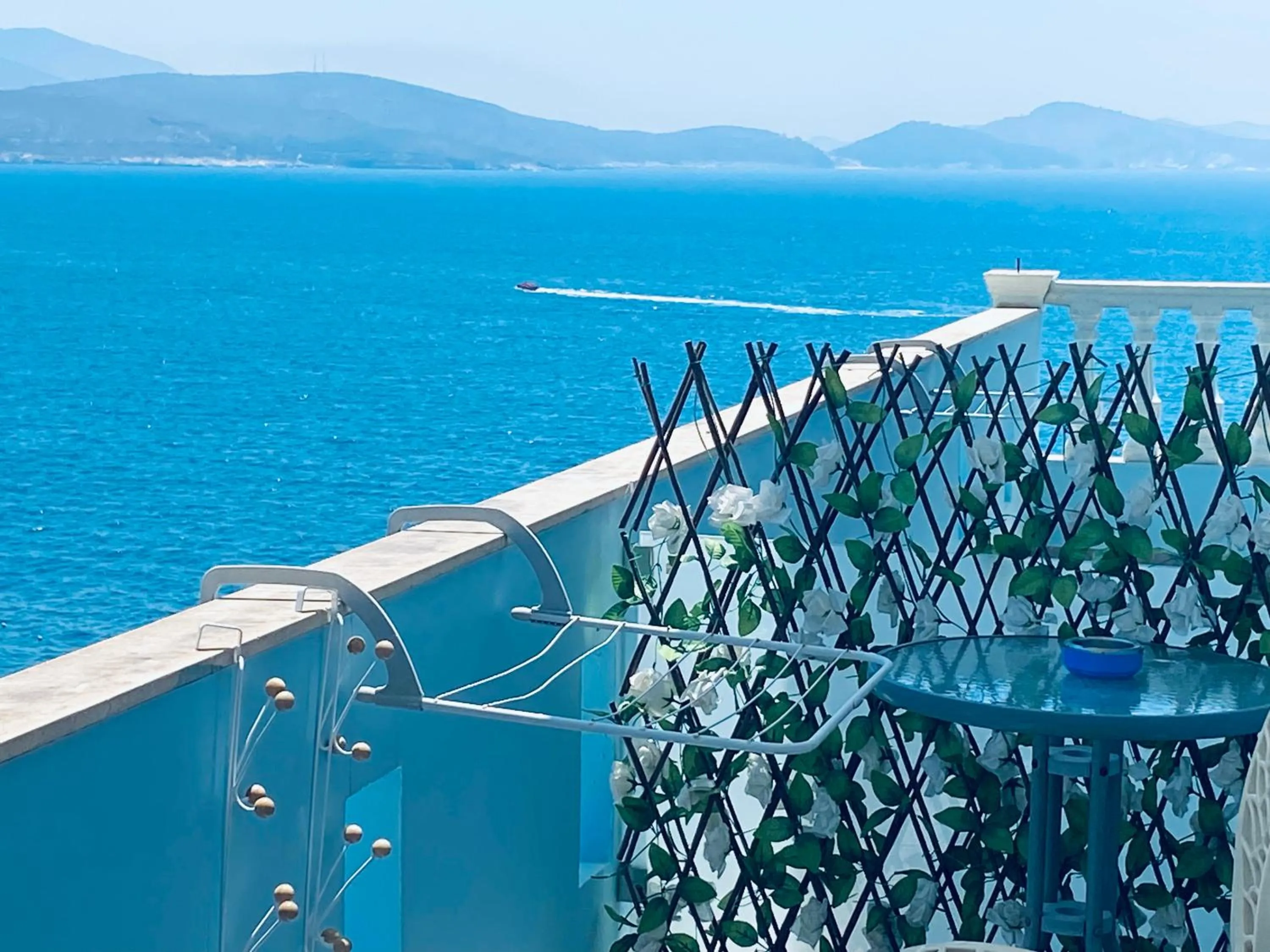 Kalemi's Beachside Hotel