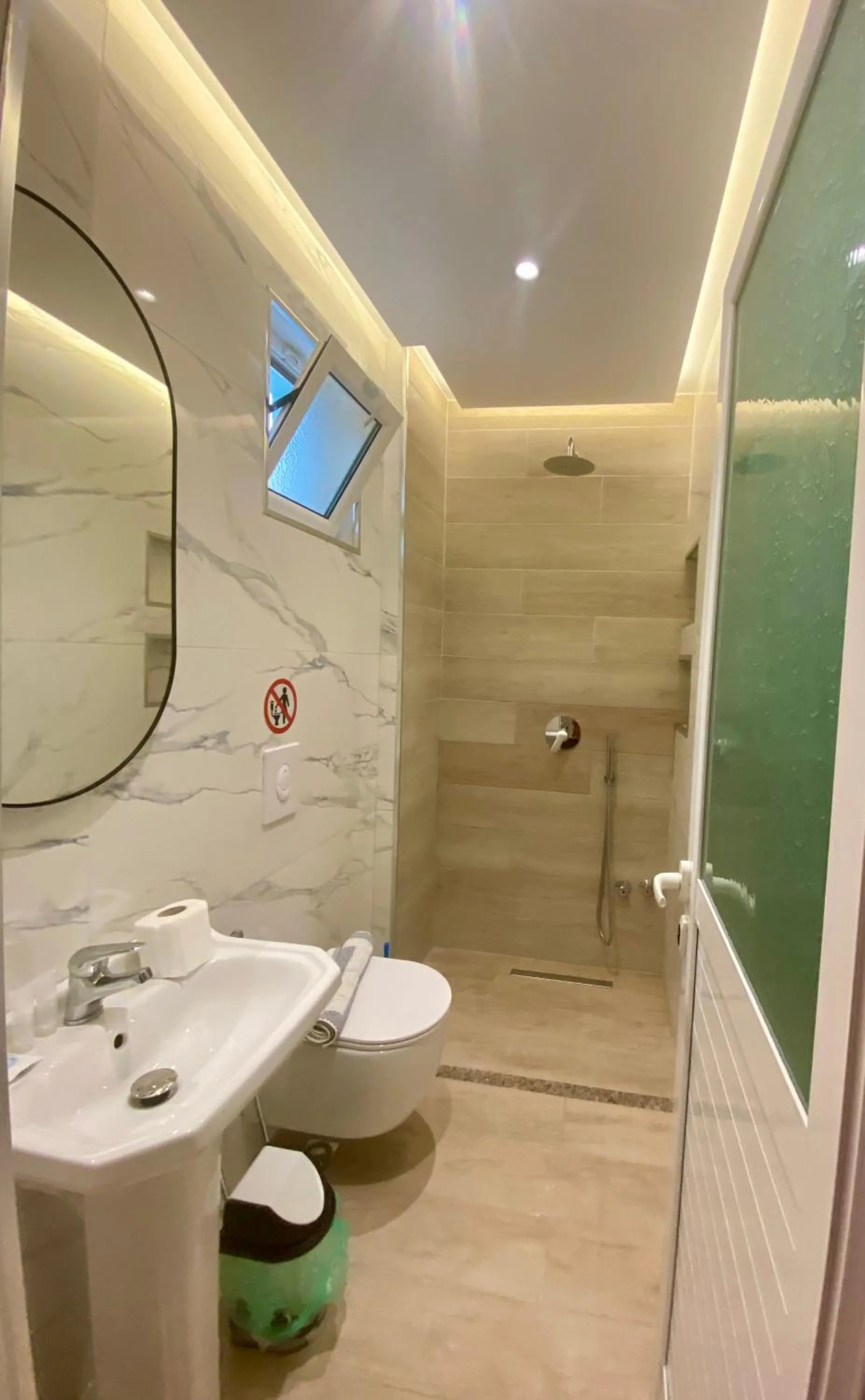 Kalemi's Beachside Hotel