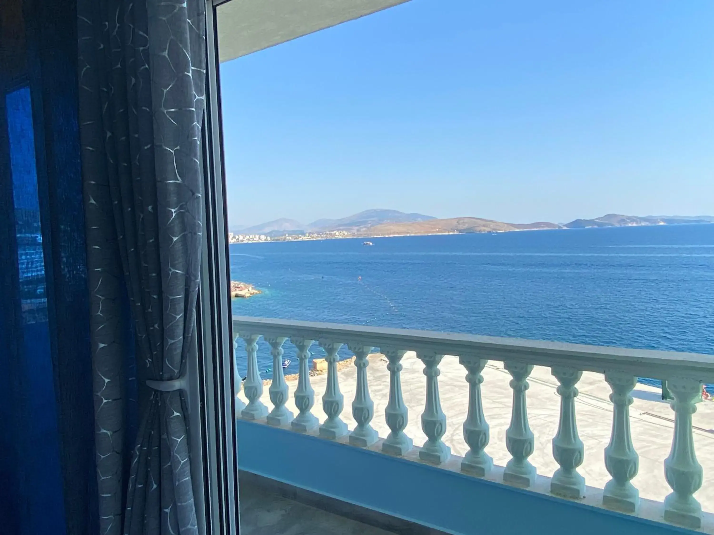 Triple Room with Sea View in Kalemi's Beachside Hotel Triple Room with Sea View in Kalemi's Beachside Hotel