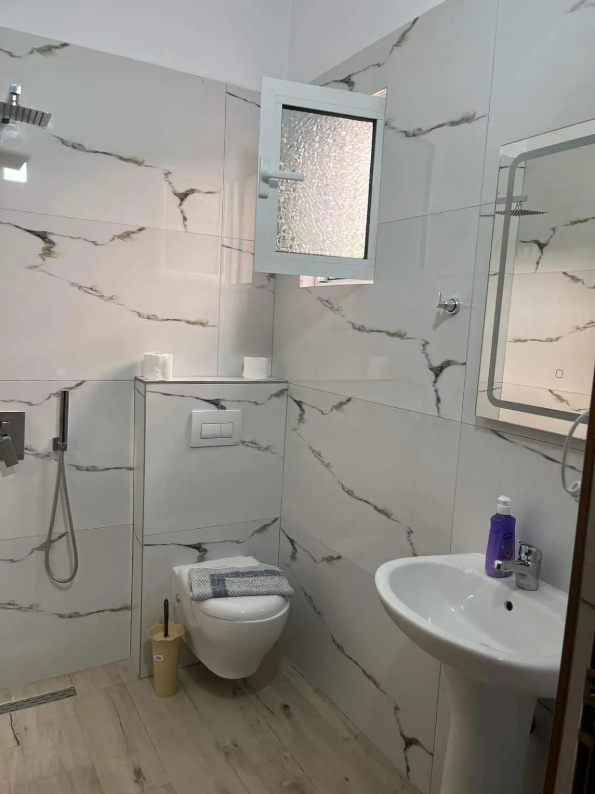 Kalemi's Beachside Hotel