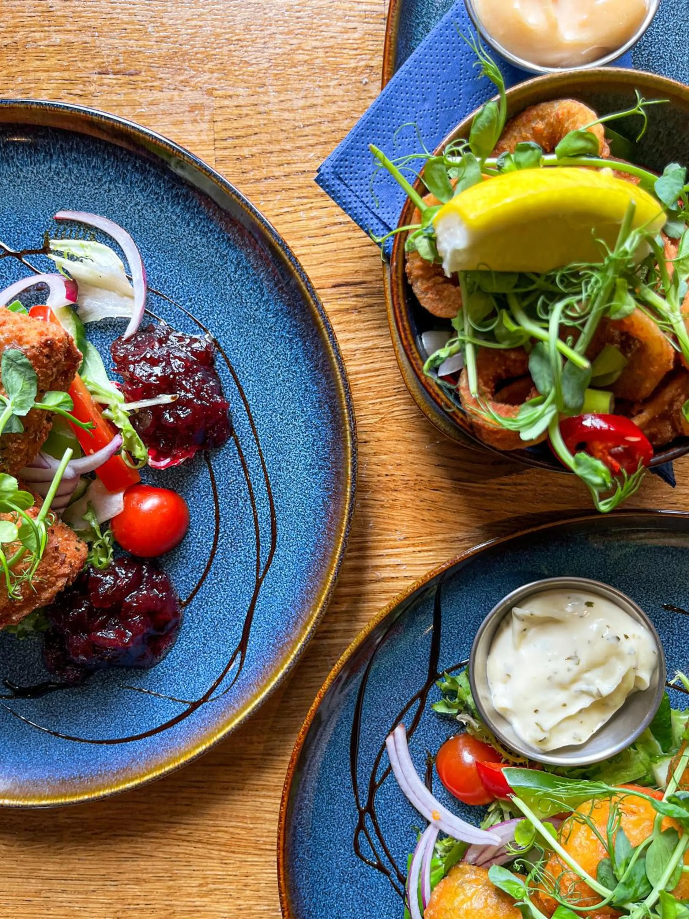 Restaurant/places to eat in Crown and Anchor Inn