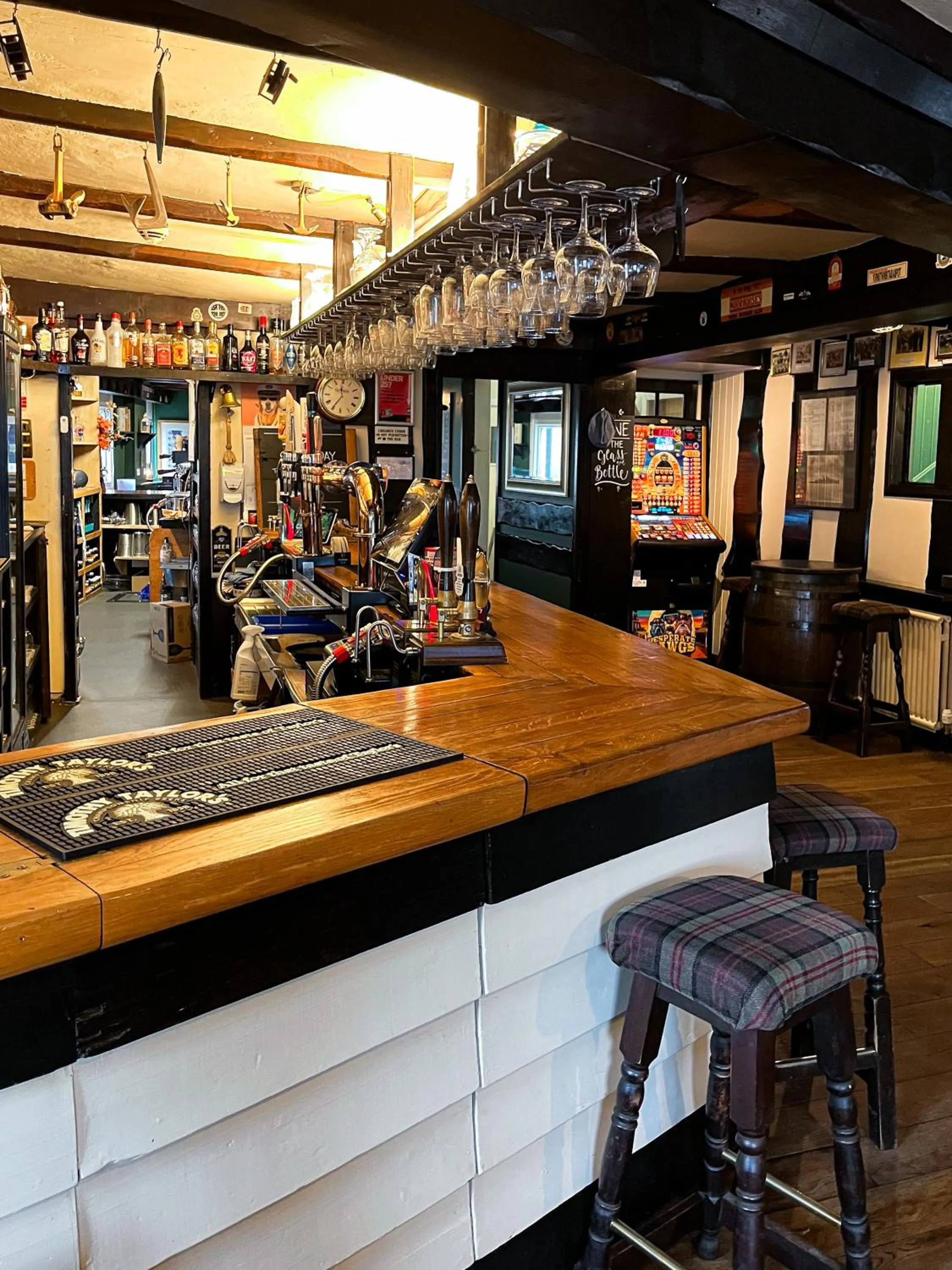 Restaurant/places to eat in Crown and Anchor Inn