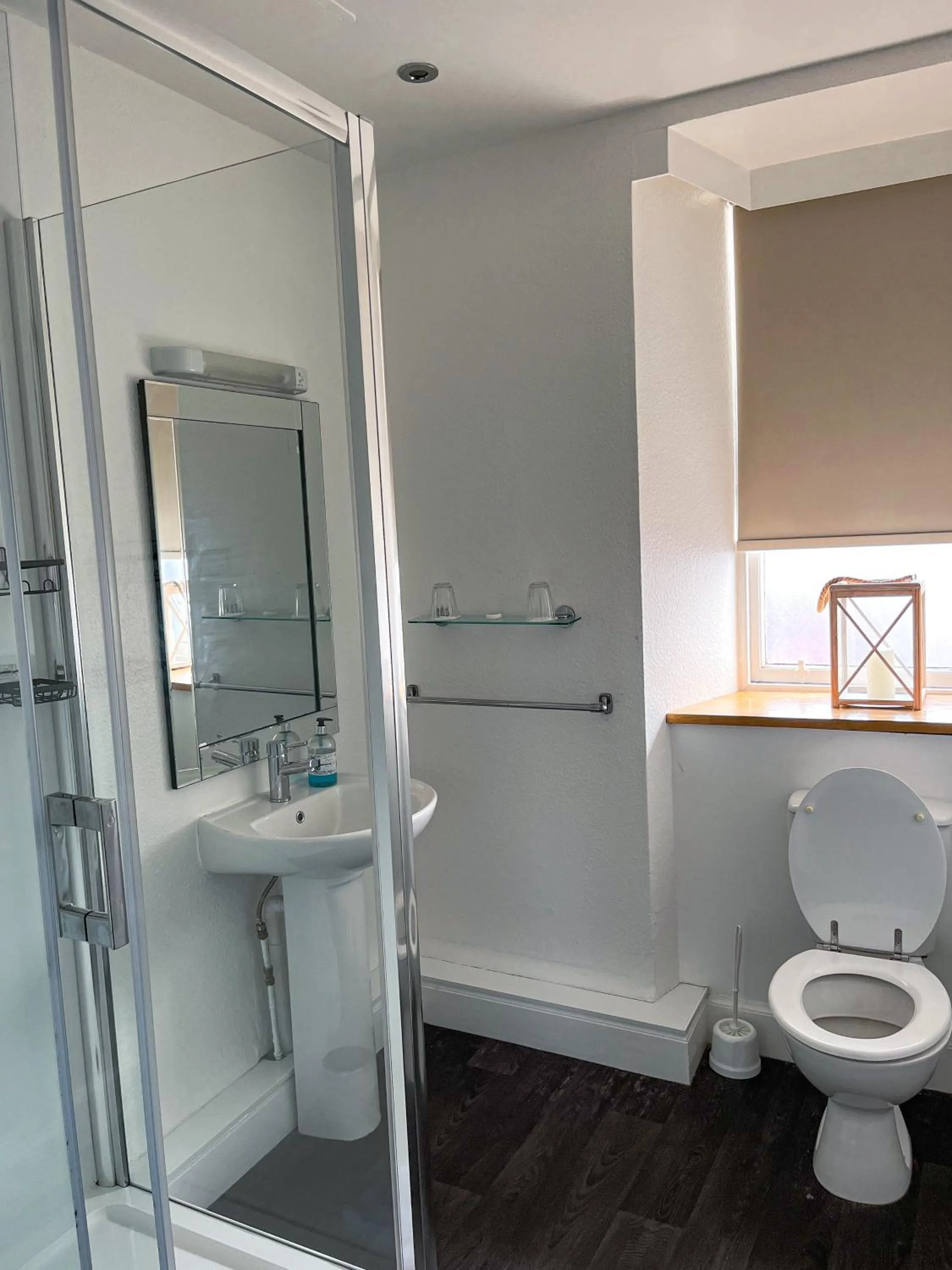 Shower in Crown and Anchor Inn