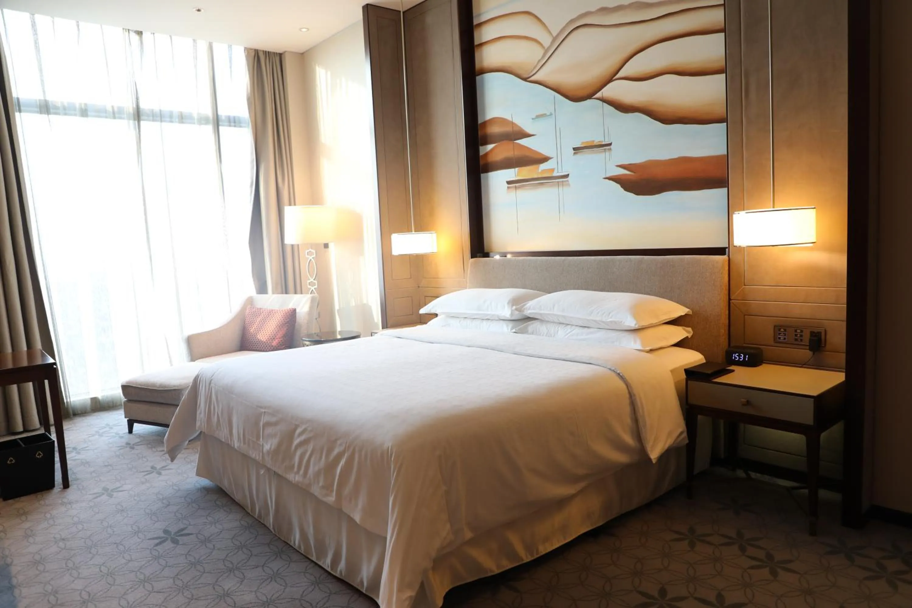 Bedroom, Bed in Sheraton Shanghai Jiading Hotel