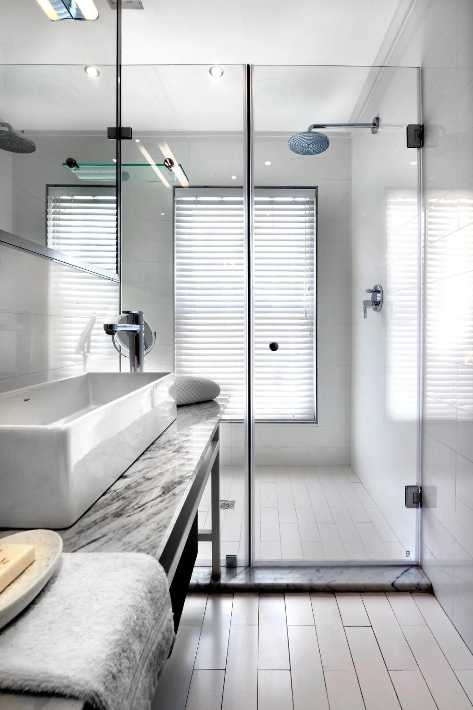 Shower in Le Petit Bijou