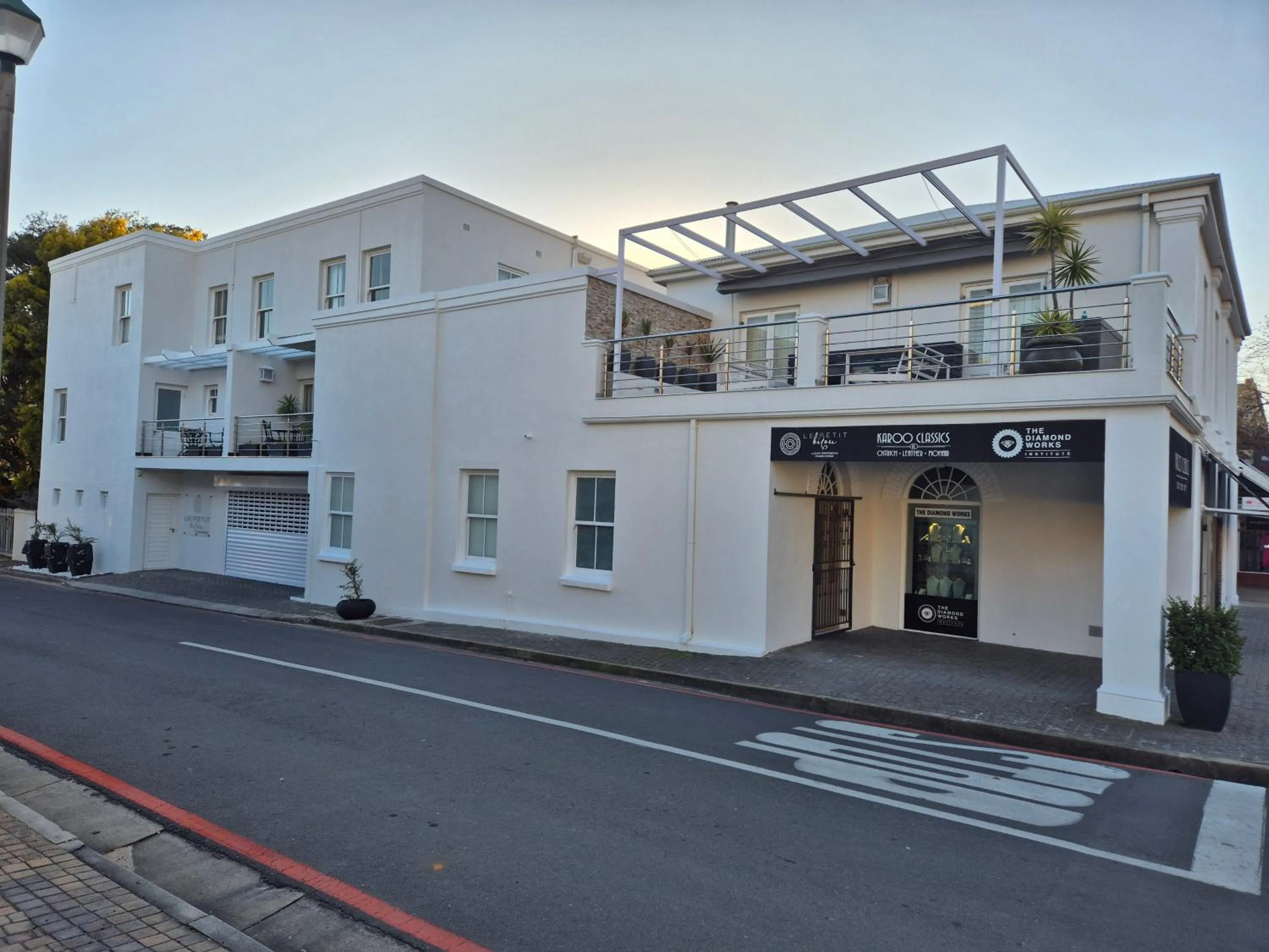 Property building in Le Petit Bijou