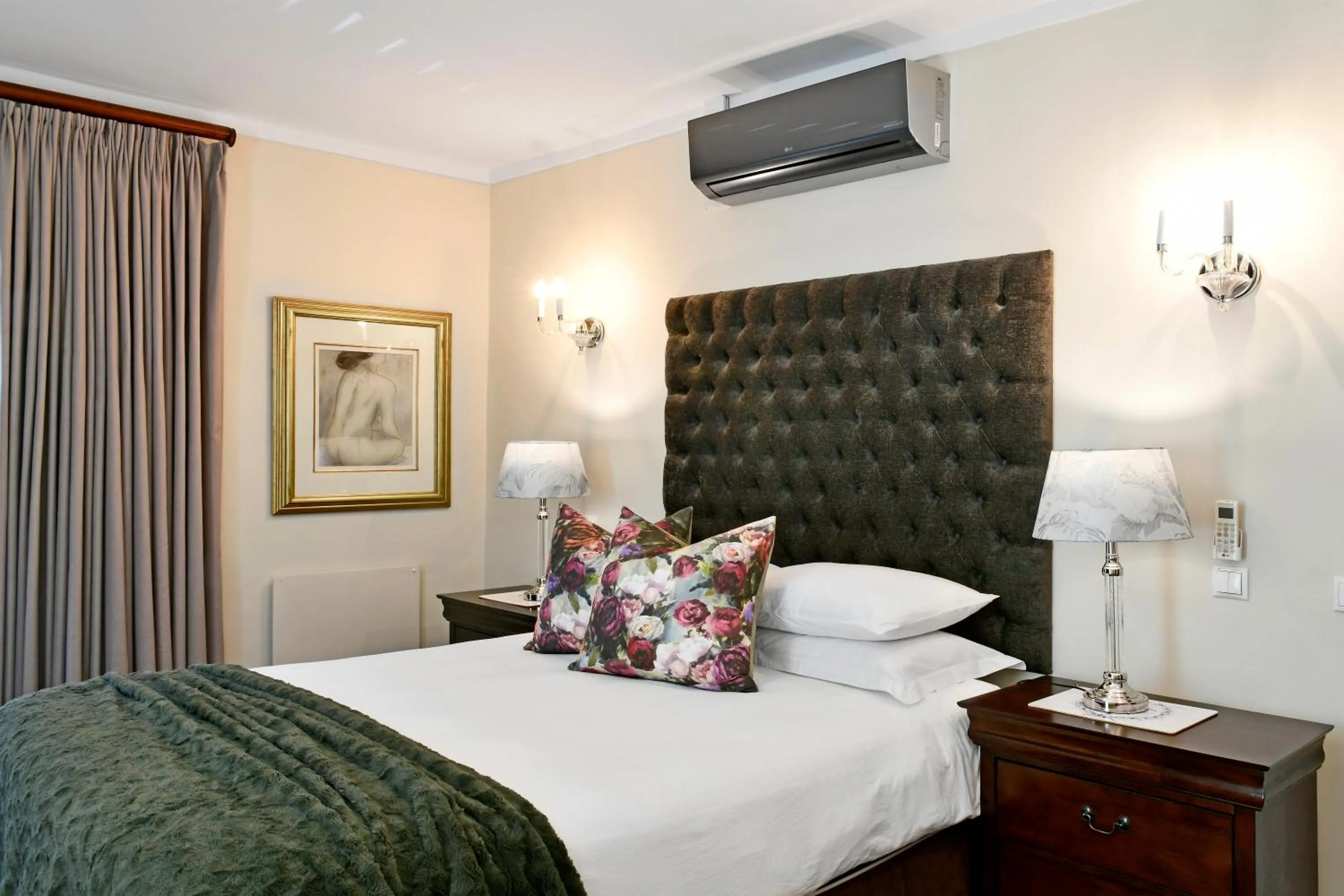 Bedroom, Bed in Le Petit Bijou