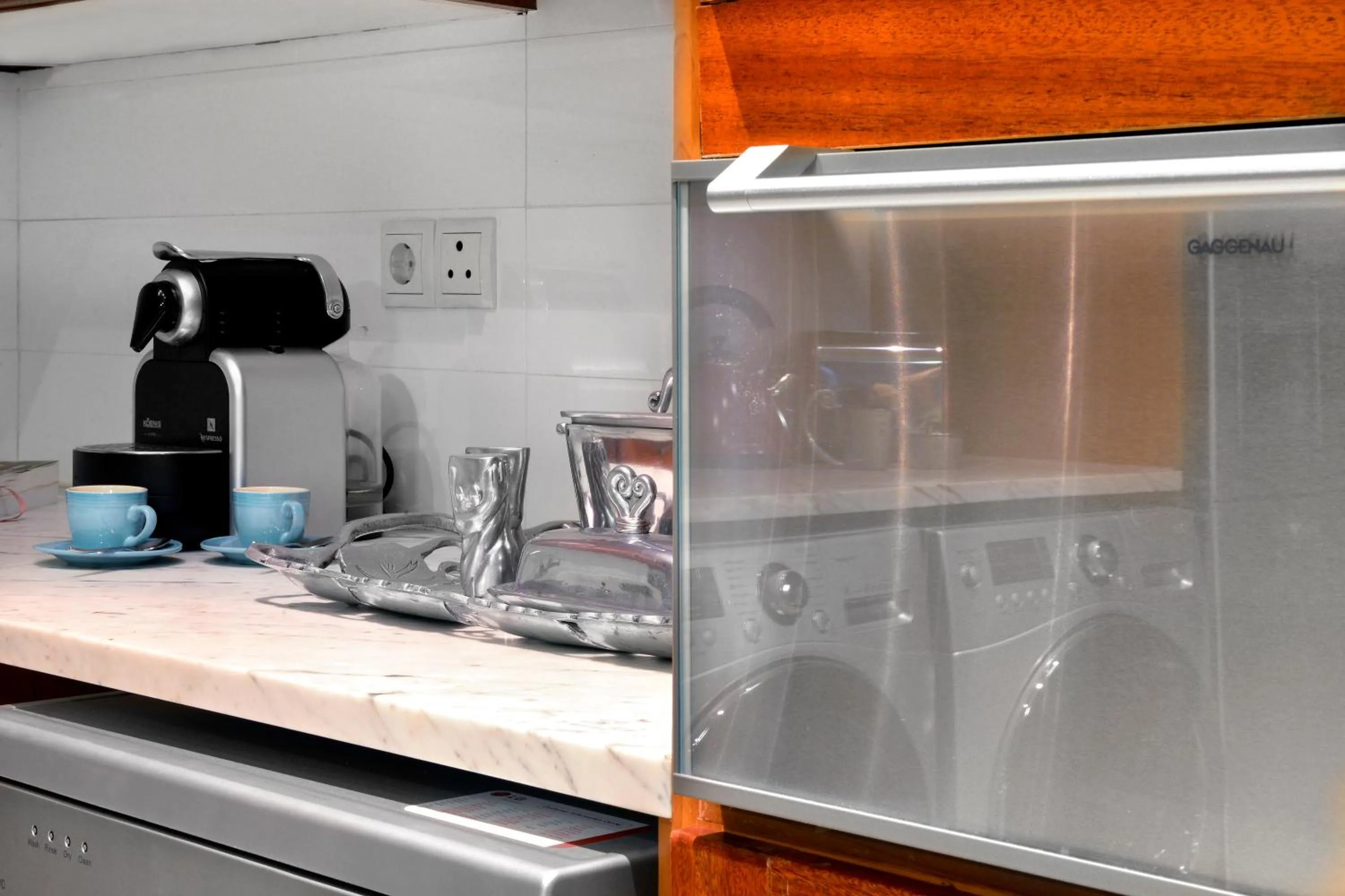 Coffee/tea facilities in Le Petit Bijou