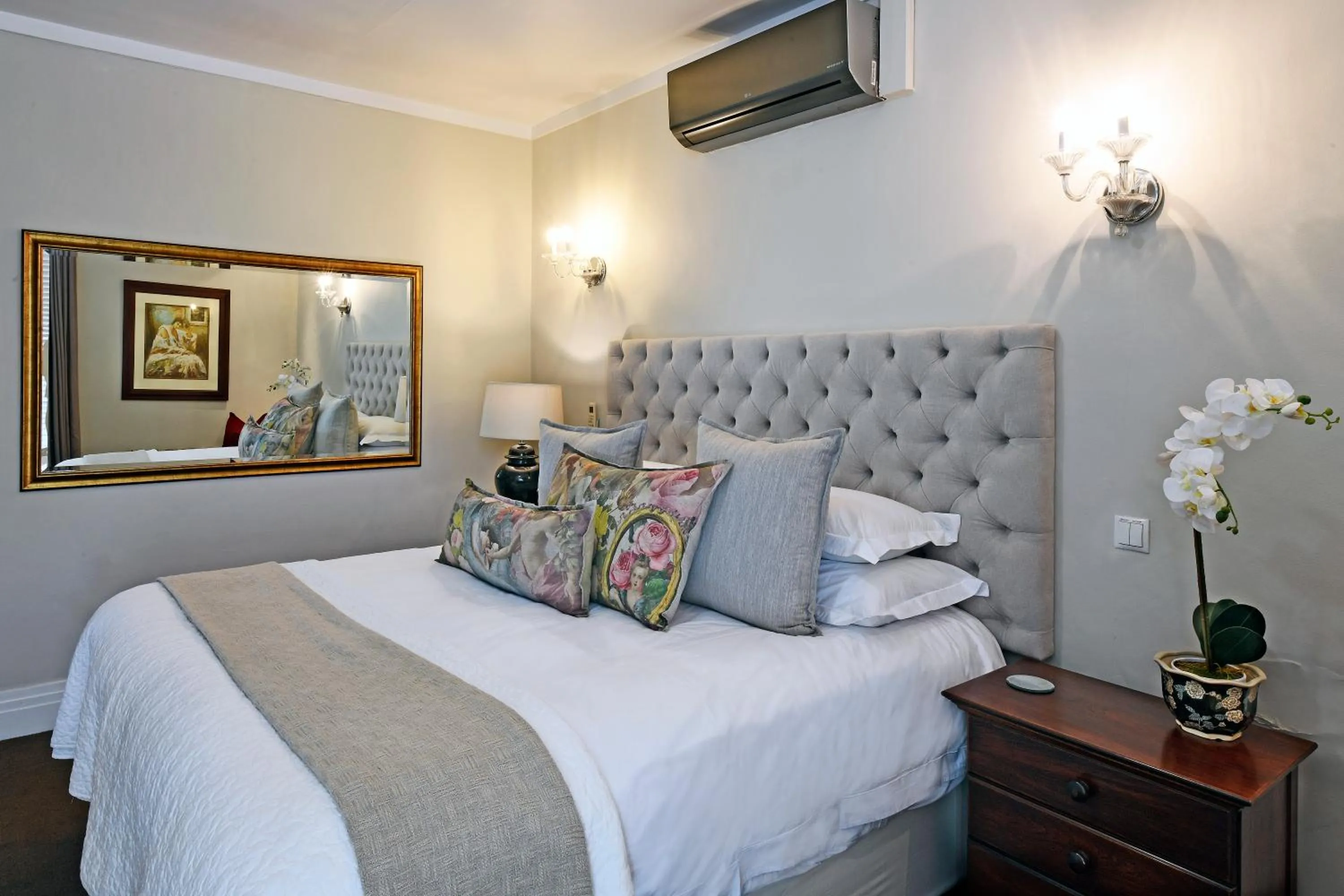 Bedroom, Bed in Le Petit Bijou Aparthotel