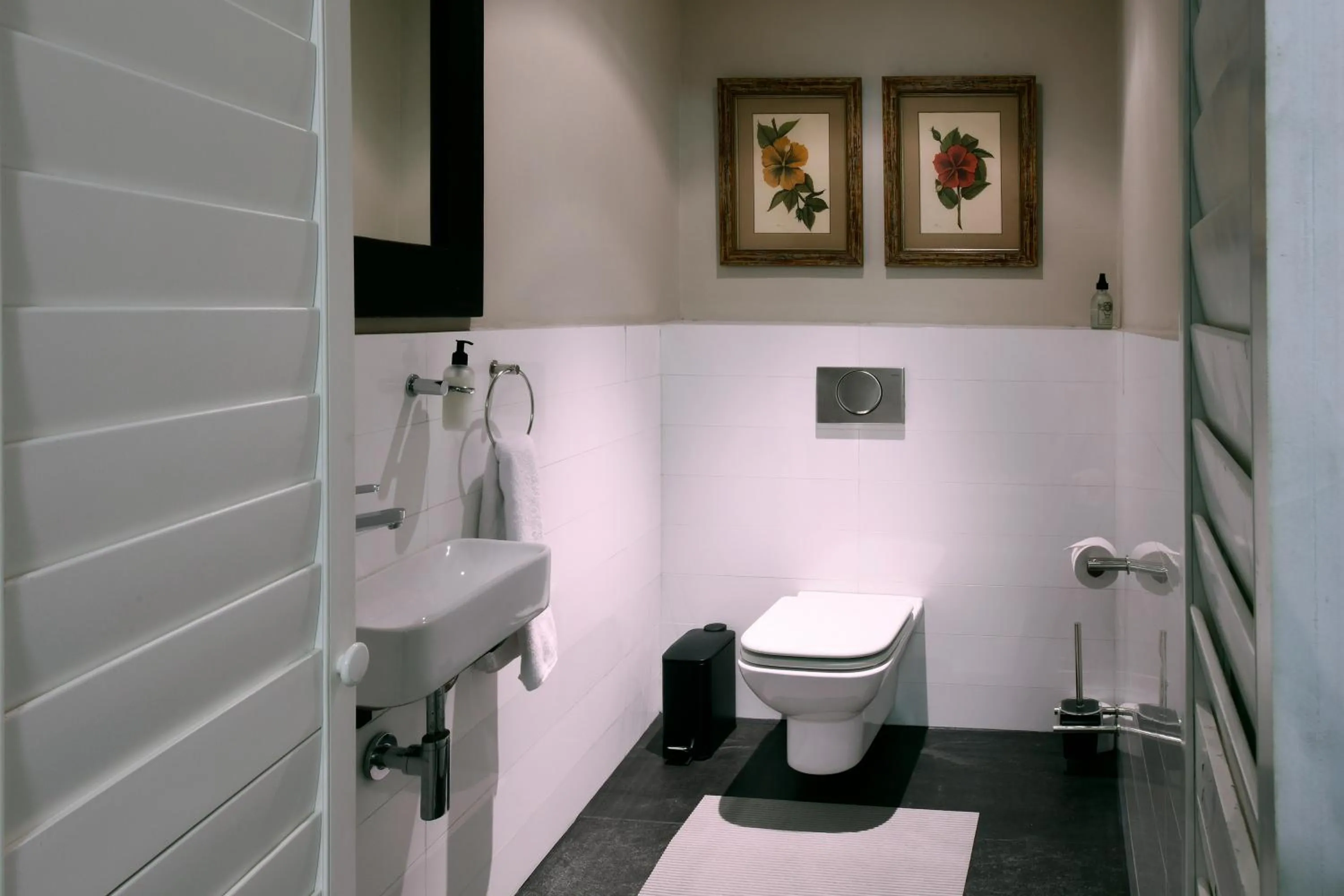 Toilet in Le Petit Bijou